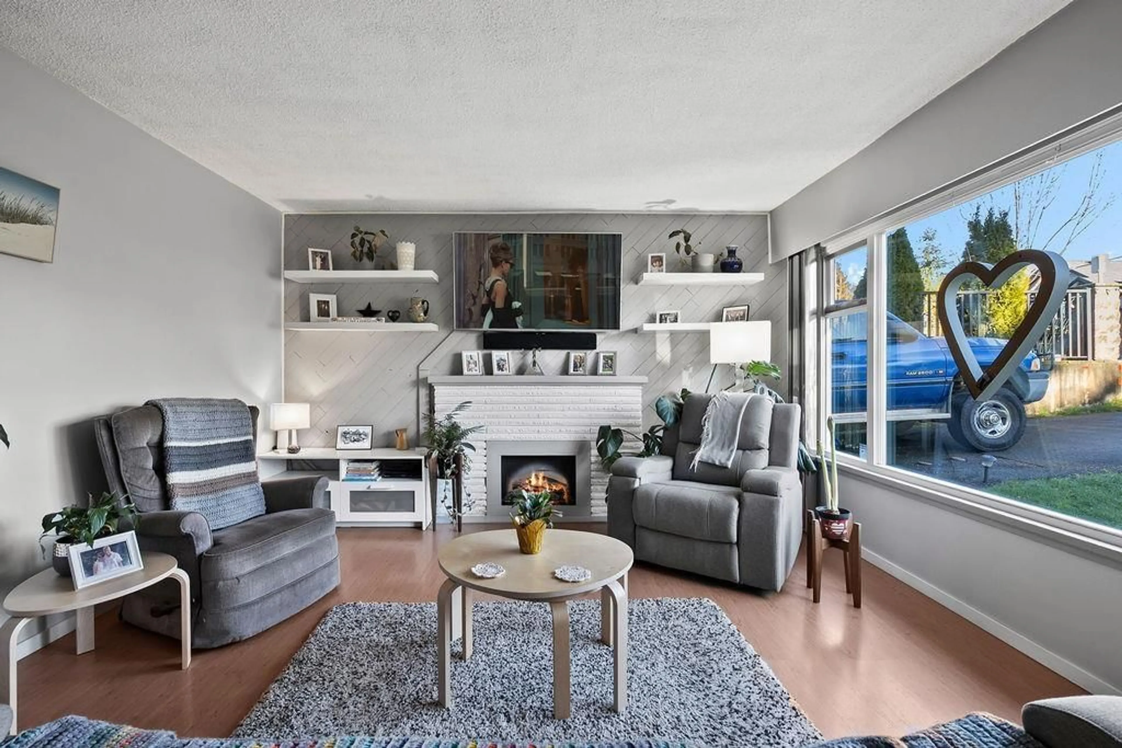 Living room with furniture, unknown for 10131 128A STREET, Surrey British Columbia V3T3E5