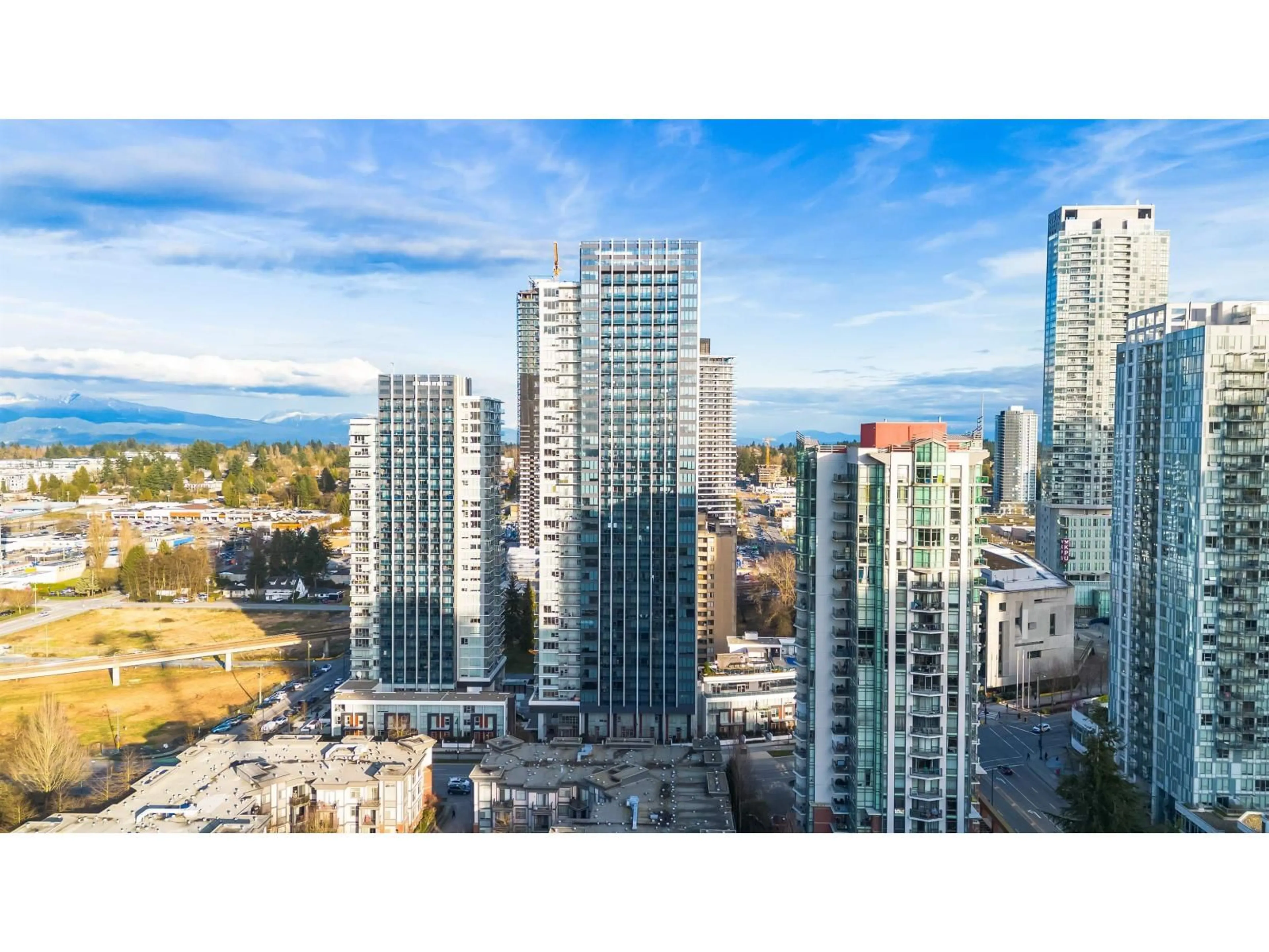 A pic from outside/outdoor area/front of a property/back of a property/a pic from drone, city buildings view from balcony for 2007 - 10448 UNIVERSITY DRIVE, Surrey British Columbia V3T0S7
