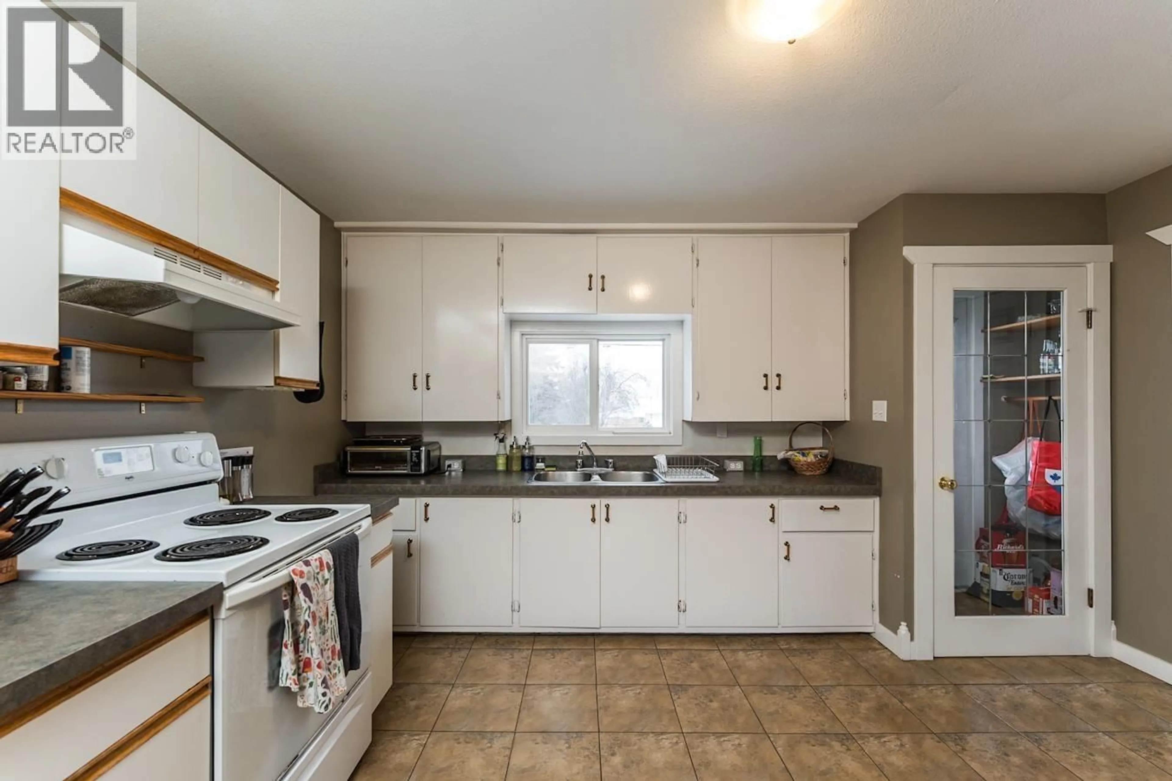 Standard kitchen, unknown for 2020 ROSS CRESCENT, Prince George British Columbia V2M1Y5