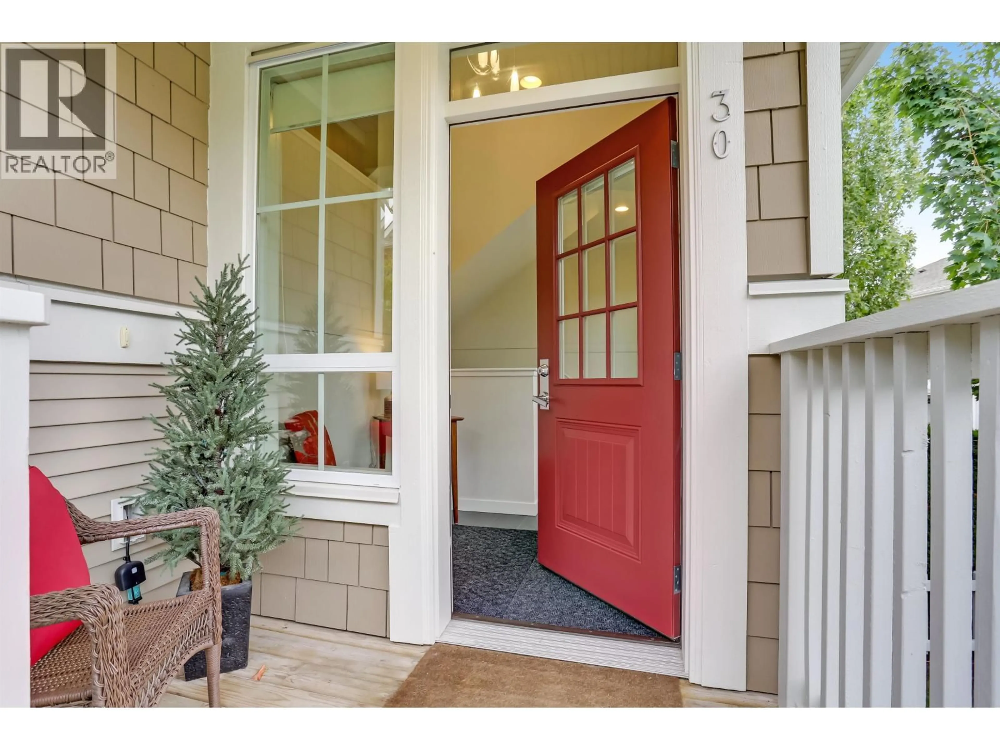 Indoor entryway for 30 - 5510 ADMIRAL WAY, Delta British Columbia V4K0C3