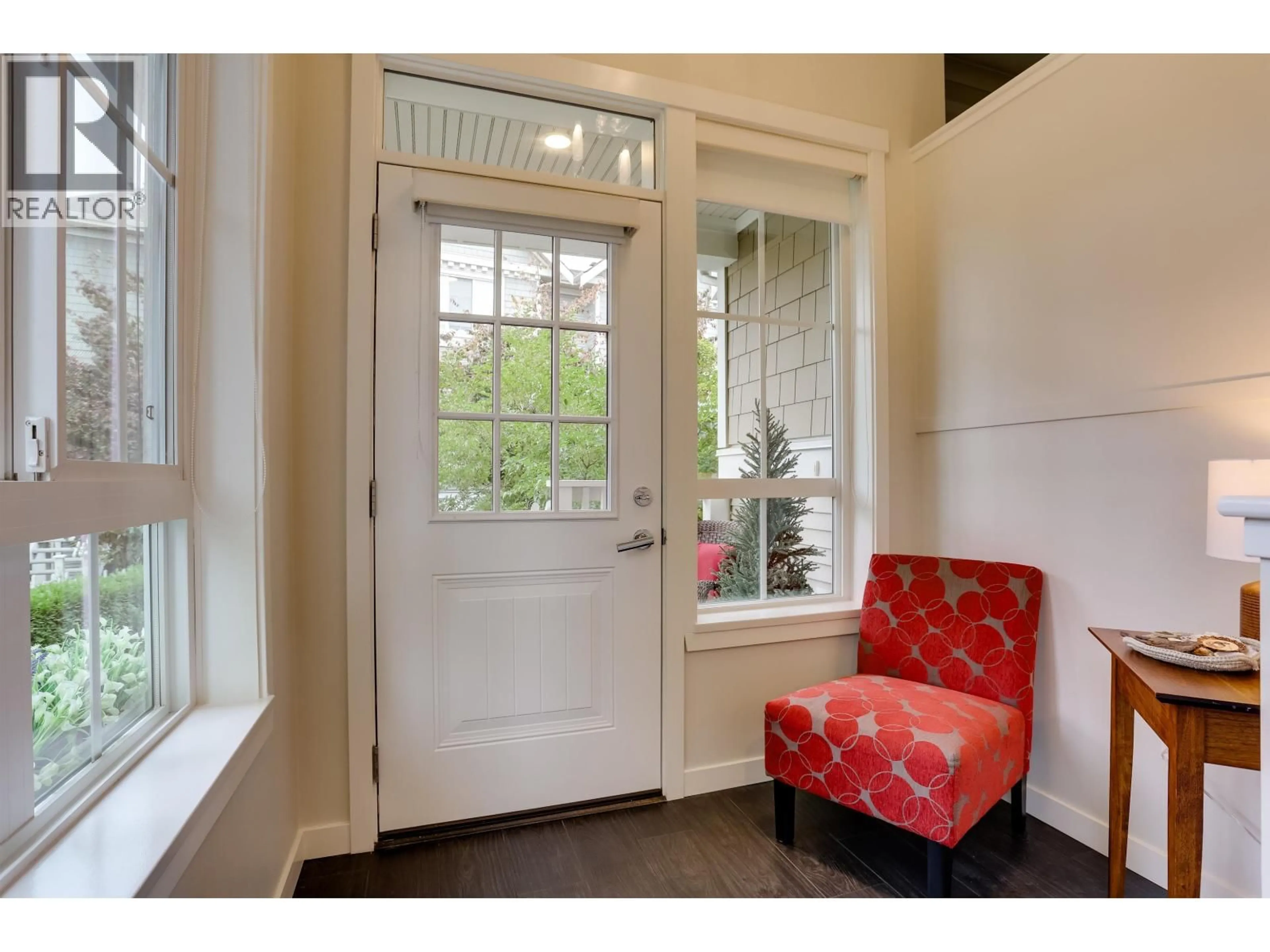 Indoor entryway for 30 - 5510 ADMIRAL WAY, Delta British Columbia V4K0C3