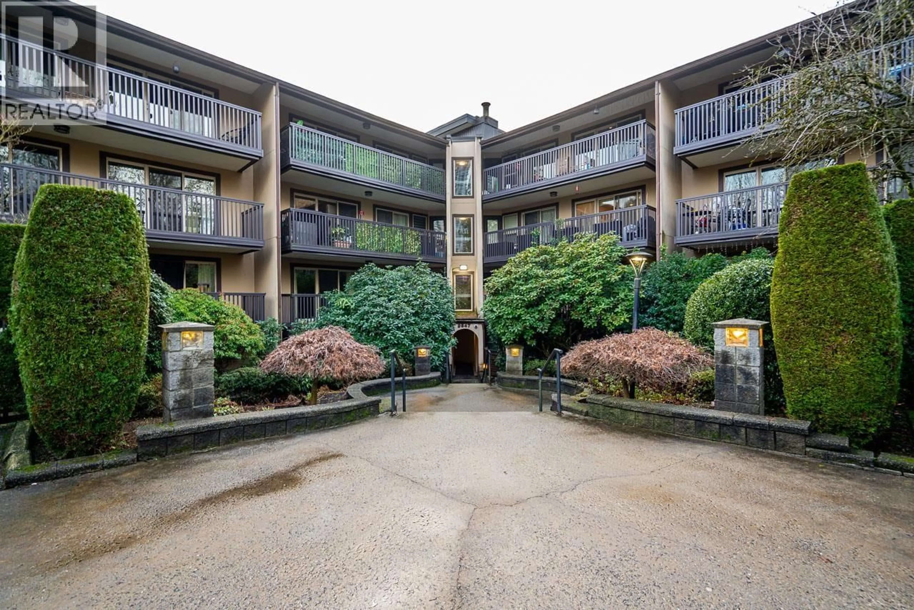 Patio, unknown for 319 - 9847 MANCHESTER DRIVE, Burnaby British Columbia V3N4P4