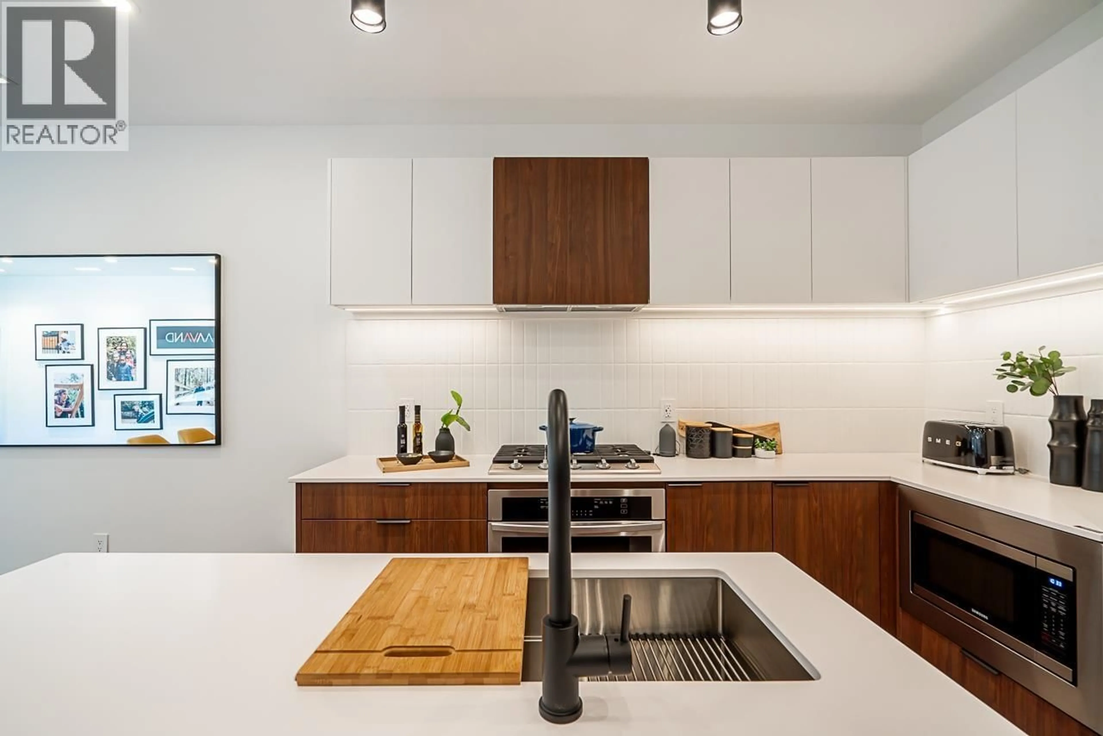 Contemporary kitchen, unknown for 106 - 623 KEMSLEY AVENUE, Coquitlam British Columbia V3J3Z4