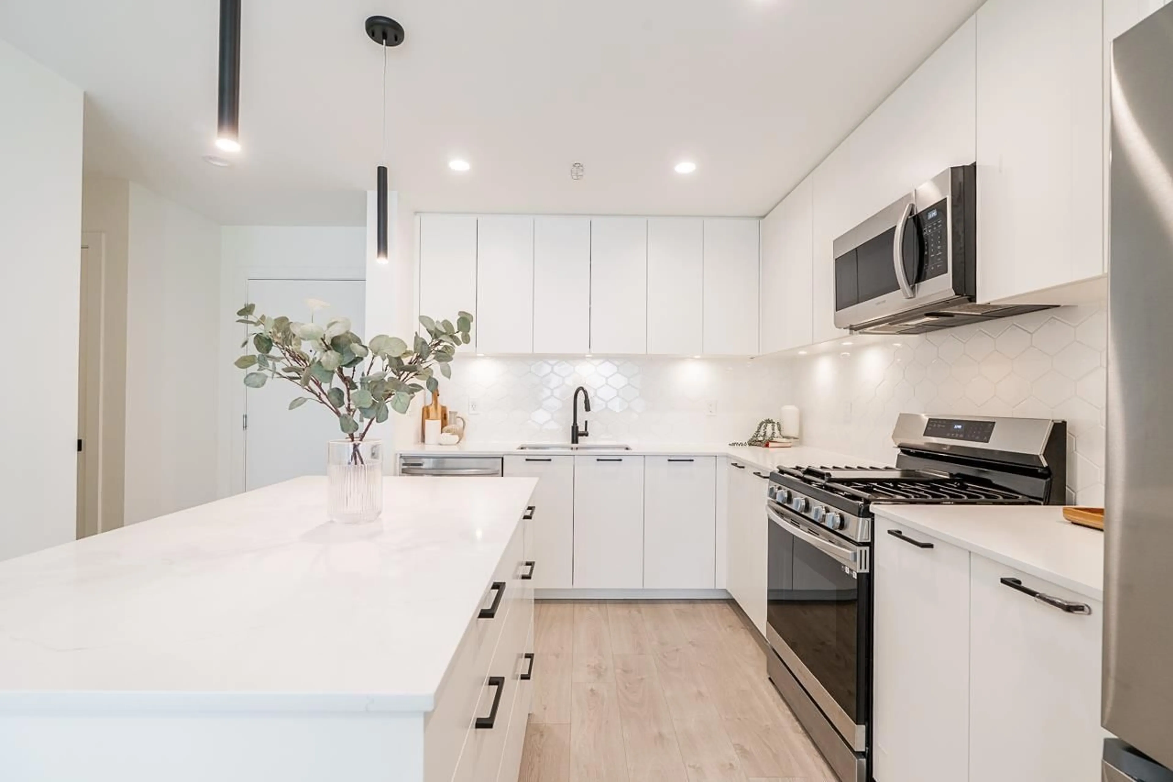 Contemporary kitchen, unknown for G408 - 8380 200A STREET, Langley British Columbia V2Y3S5