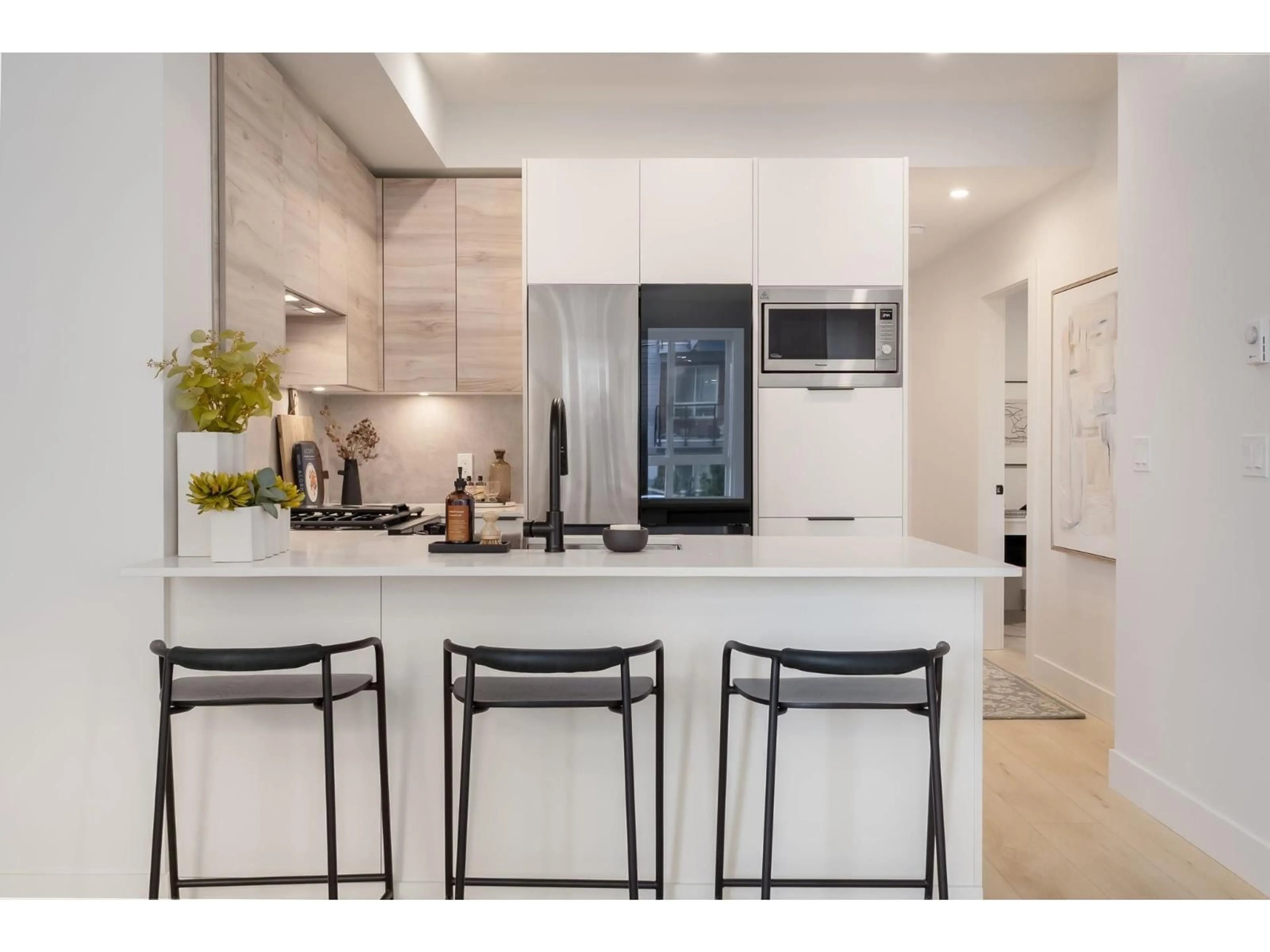 Contemporary kitchen, ceramic/tile floor for 101 - 30494 CARDINAL AVENUE, Abbotsford British Columbia V2T0A5