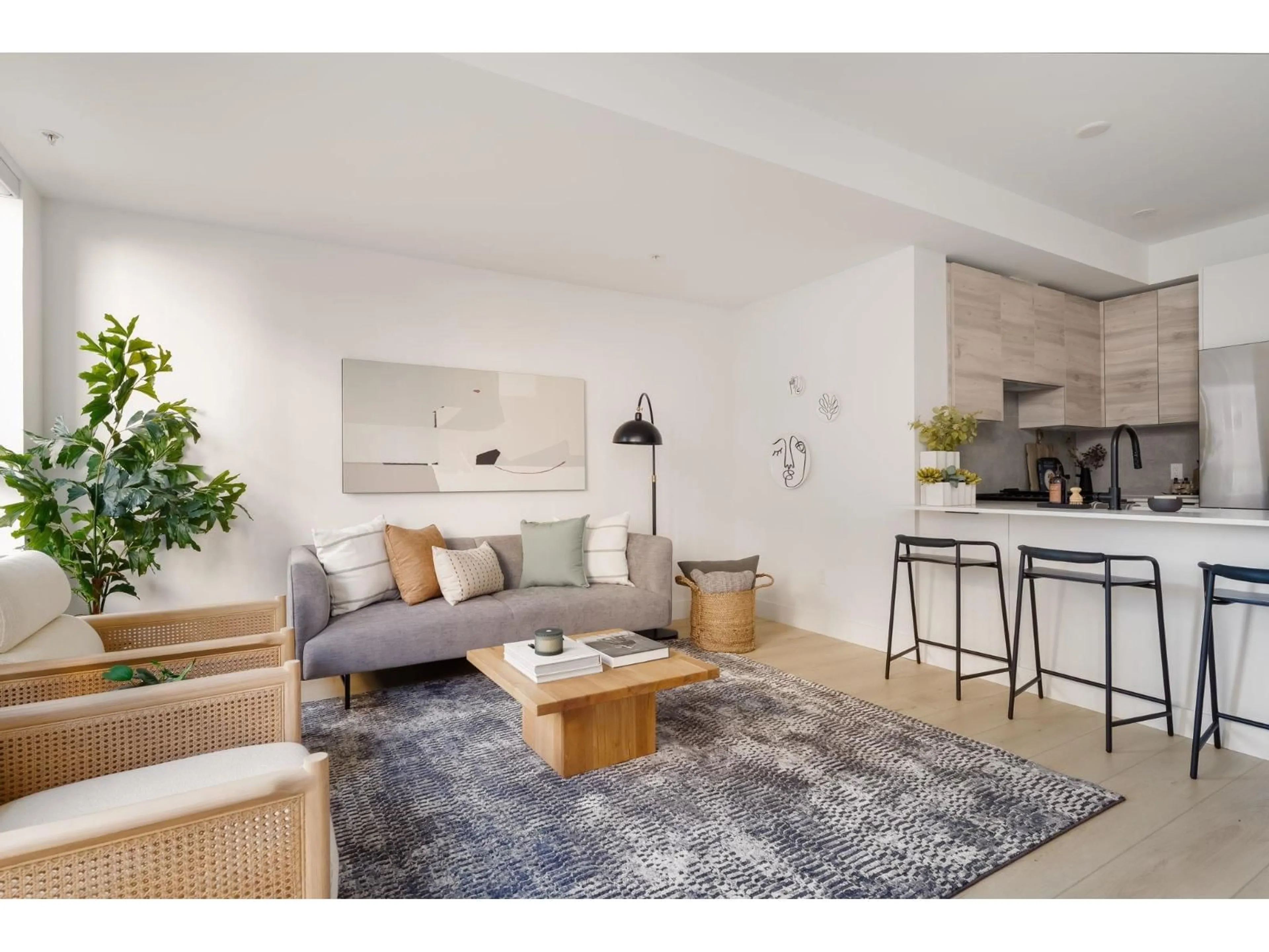 Living room with furniture, unknown for 101 - 30494 CARDINAL AVENUE, Abbotsford British Columbia V2T0A5