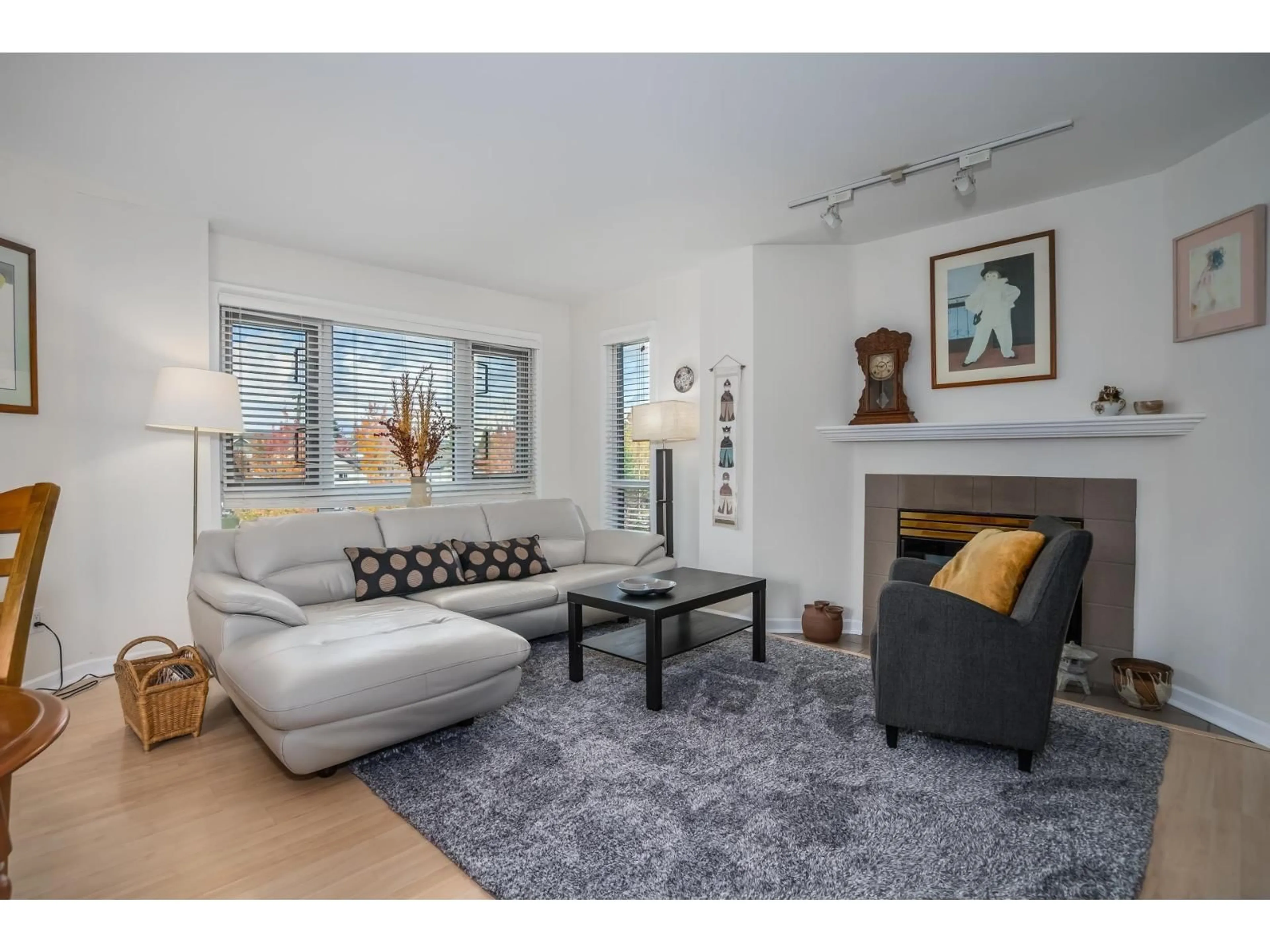 Living room with furniture, unknown for 406 - 9970 148 STREET, Surrey British Columbia V3R0P9