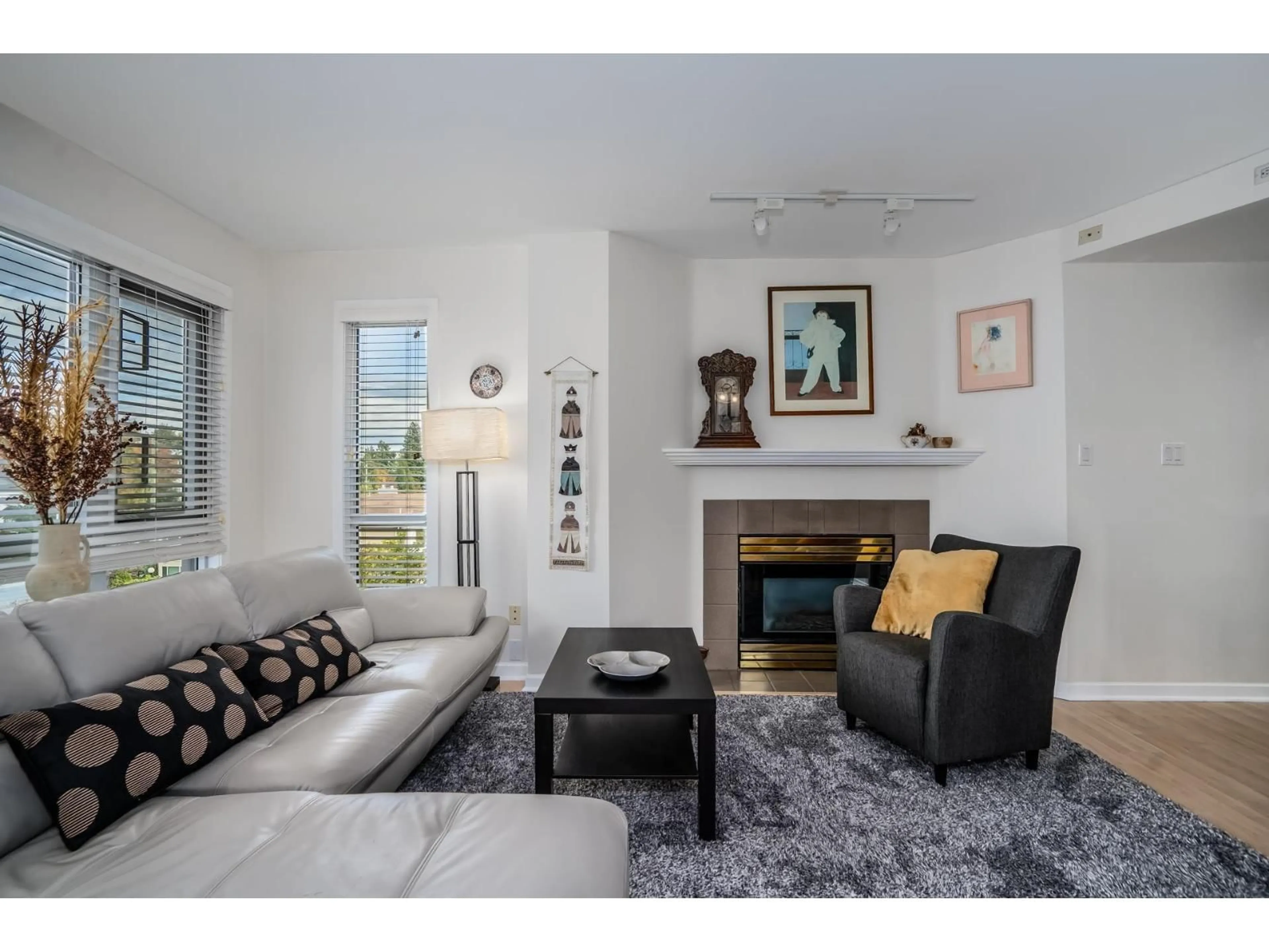 Living room with furniture, unknown for 406 - 9970 148 STREET, Surrey British Columbia V3R0P9