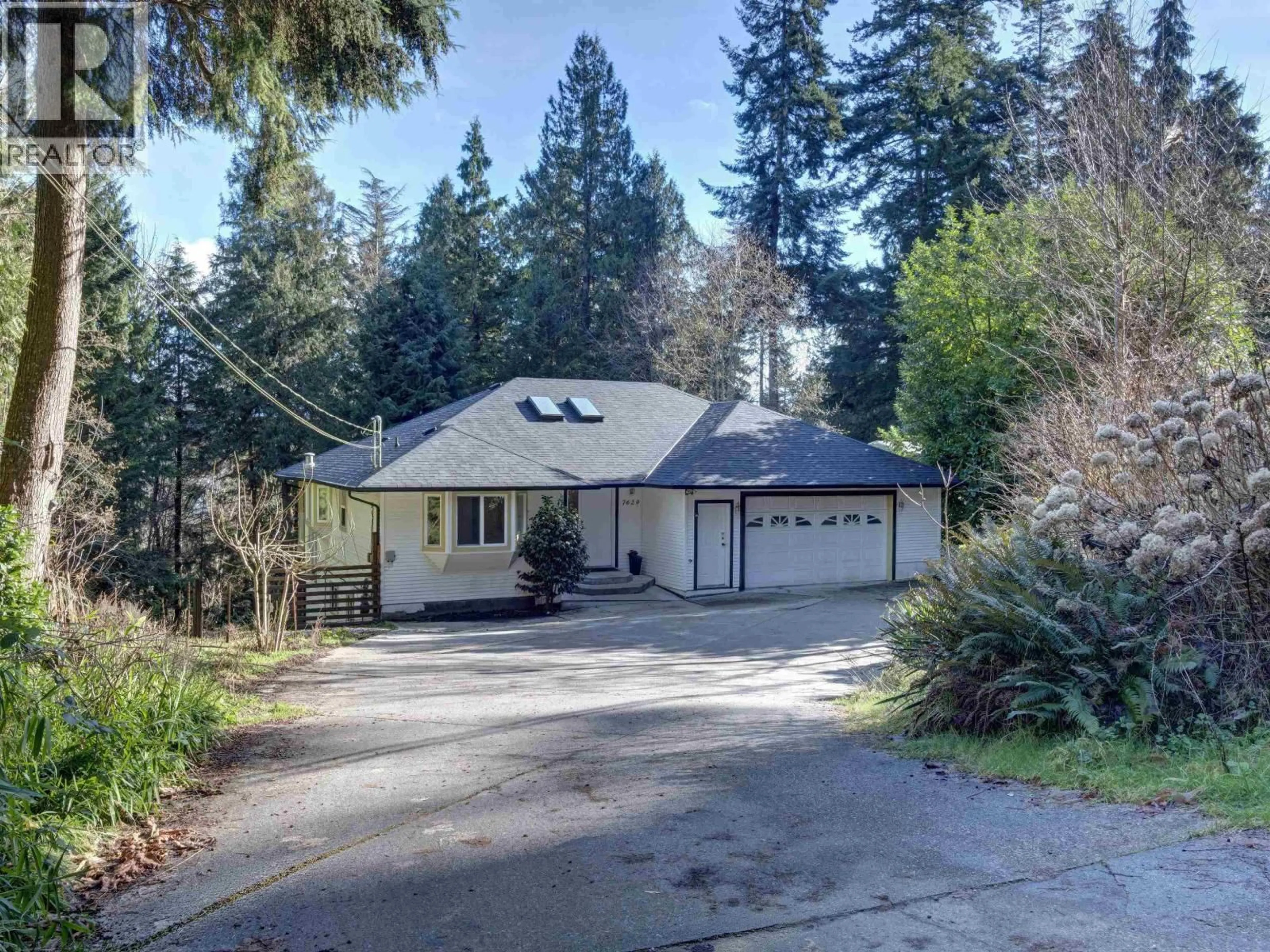 A pic from outside/outdoor area/front of a property/back of a property/a pic from drone, street for 7629 REDROOFFS ROAD, Halfmoon Bay British Columbia V7Z1C4