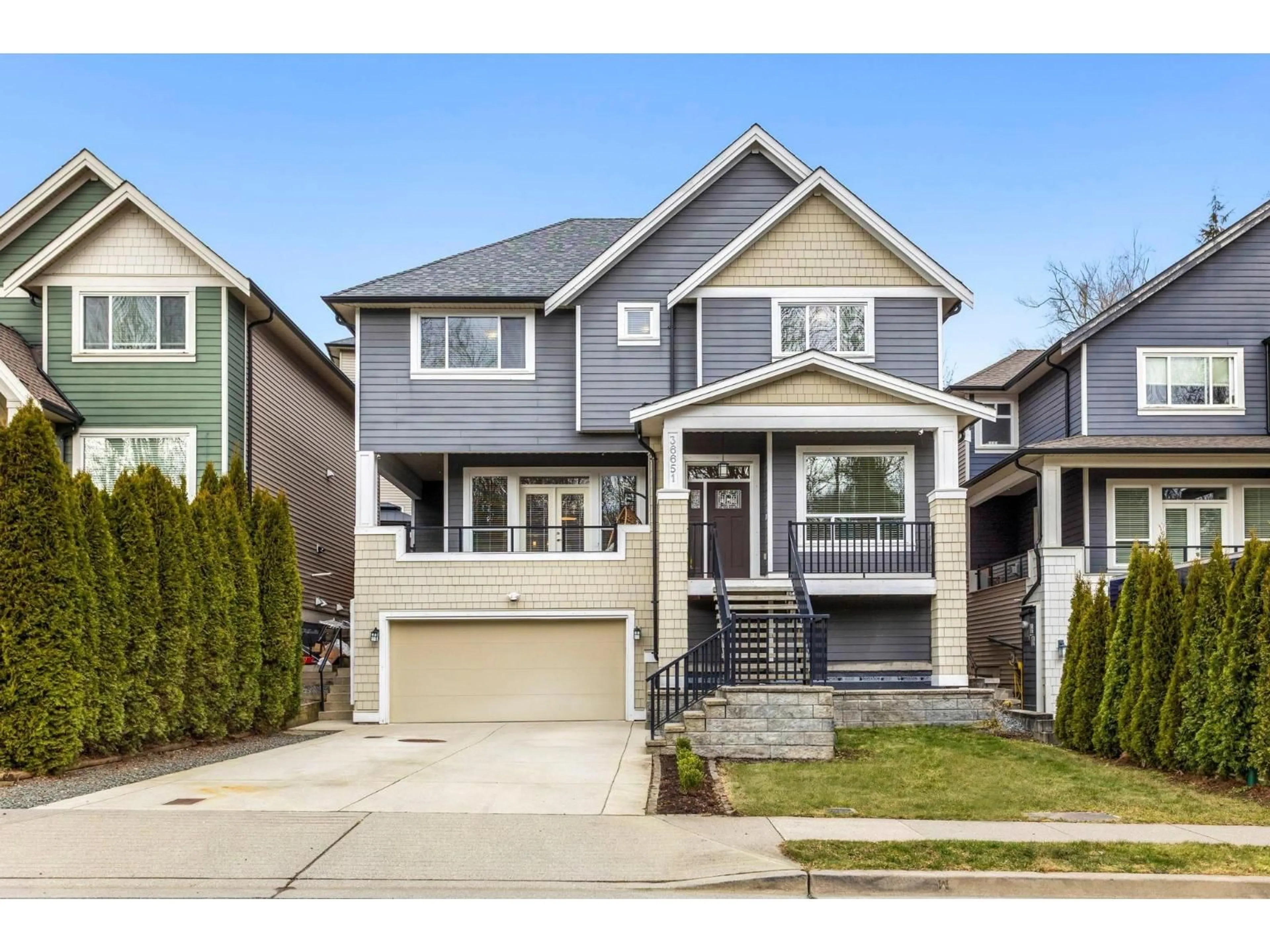 Home with vinyl exterior material, street for 36651 AUGUSTON PARKWAY EAST, Abbotsford British Columbia V3G0E8