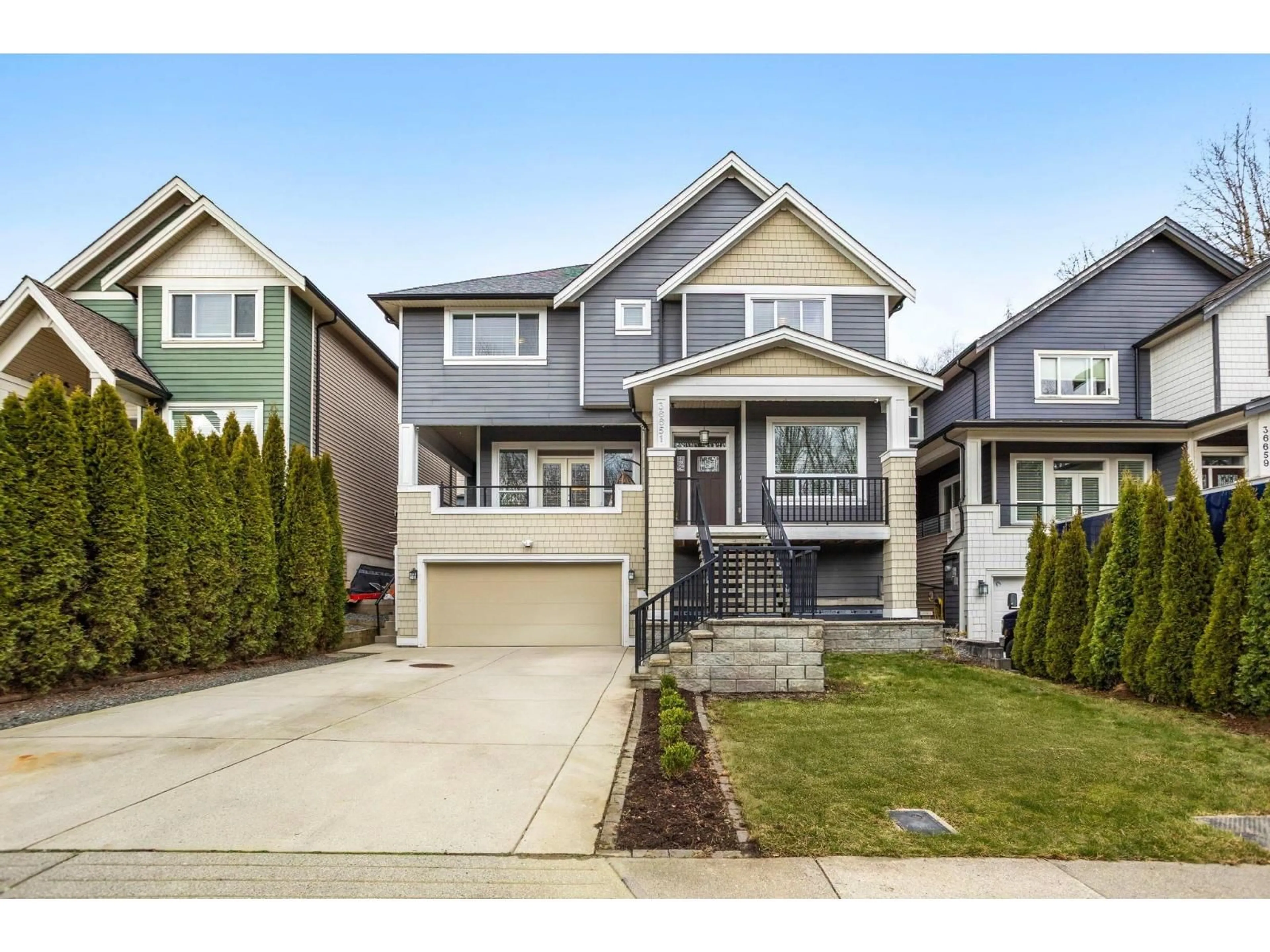 Home with vinyl exterior material, street for 36651 AUGUSTON PARKWAY EAST, Abbotsford British Columbia V3G0E8