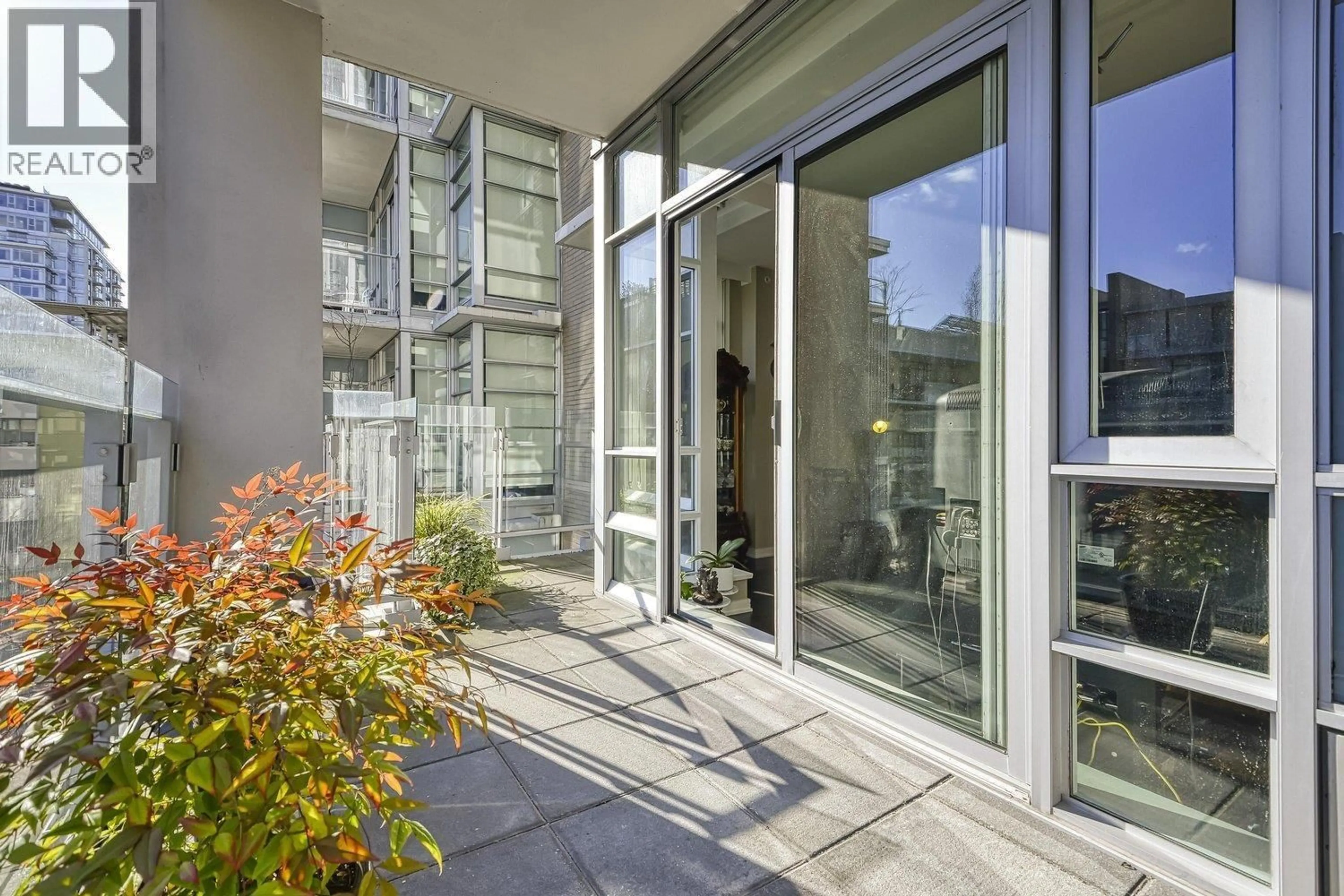 Indoor foyer for 310 - 1616 COLUMBIA STREET, Vancouver British Columbia V5Y0B7