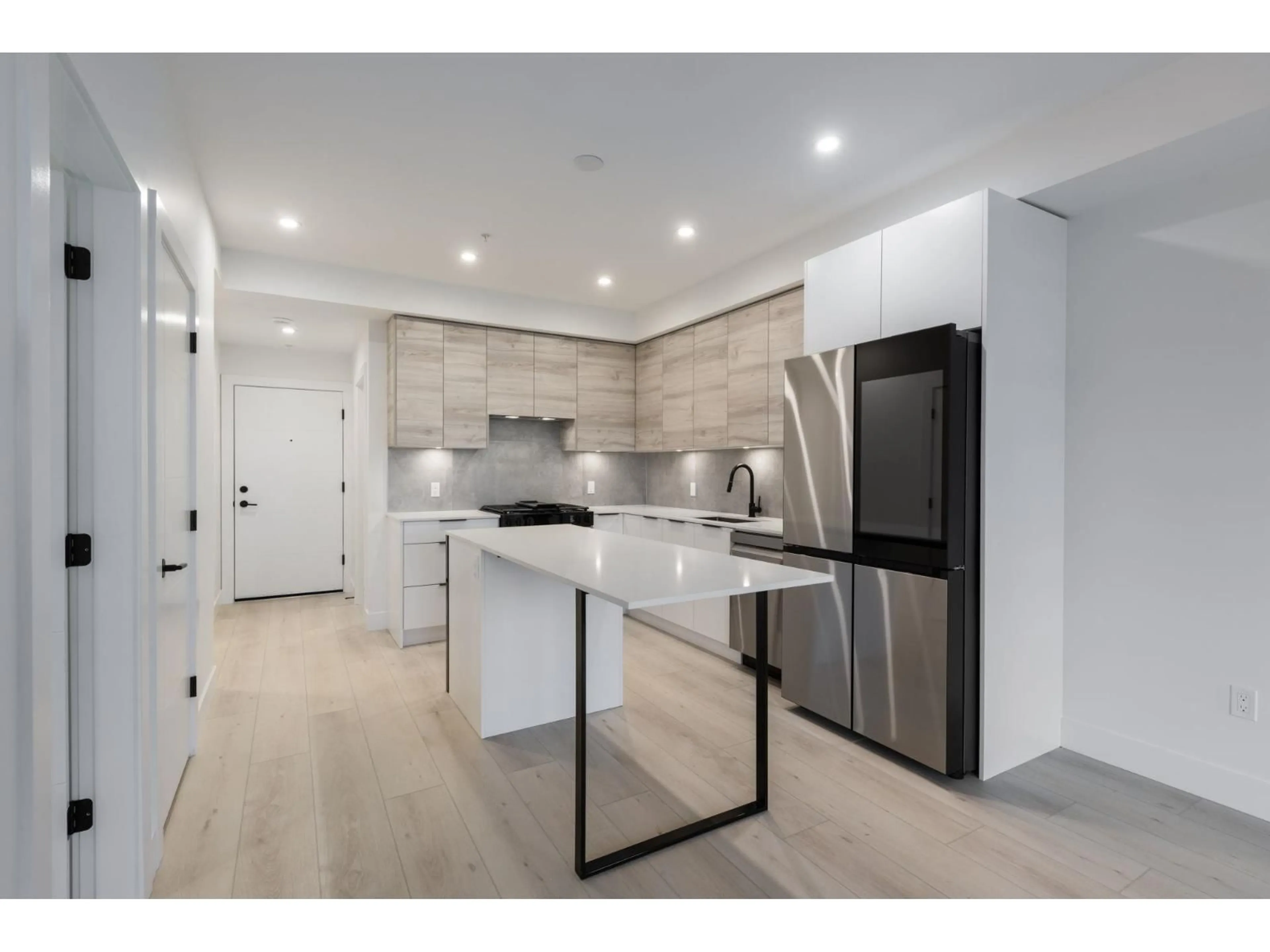 Open concept kitchen, unknown for 309 - 30494 CARDINAL AVENUE, Abbotsford British Columbia V2T0A5