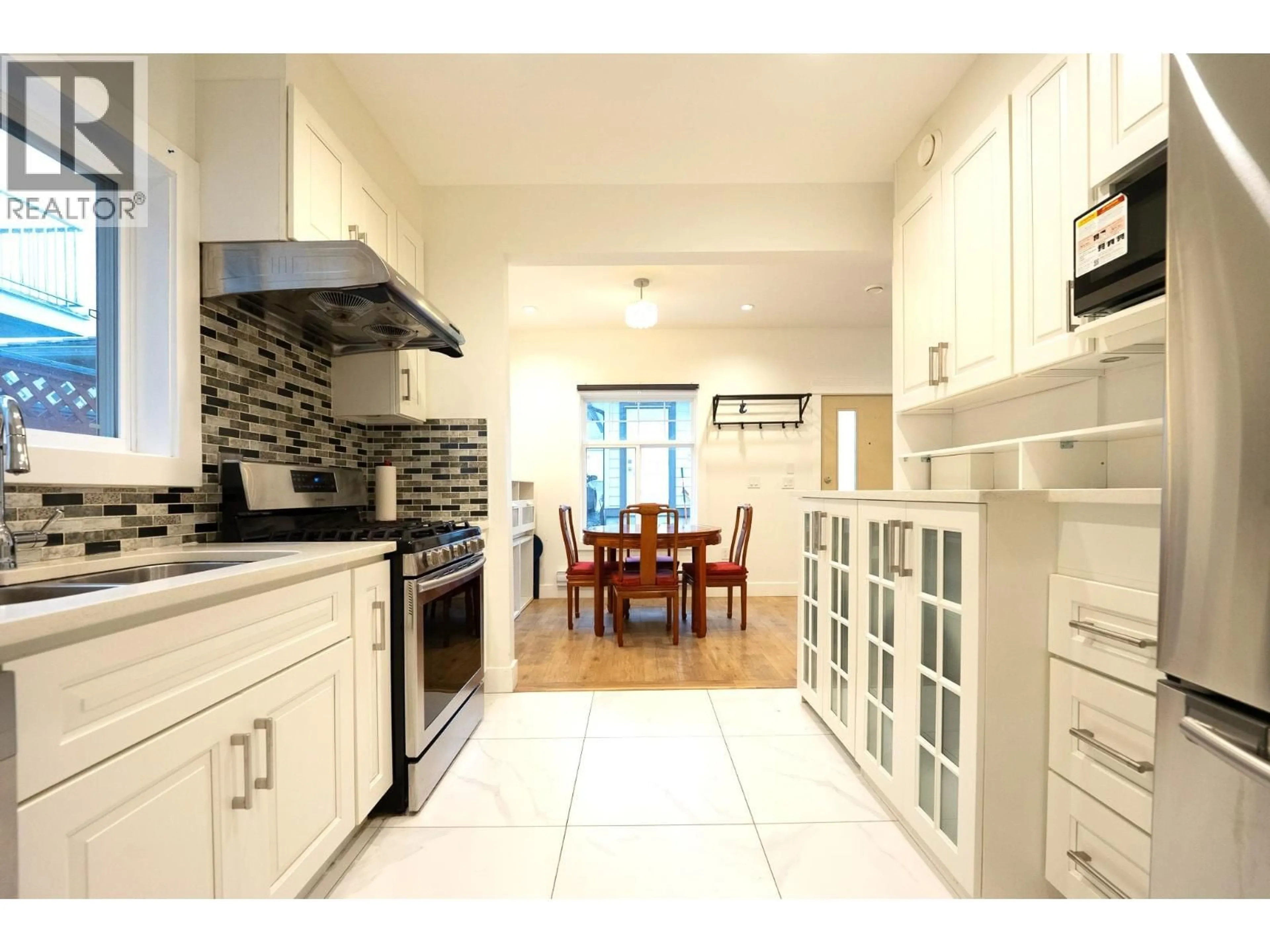 Open concept kitchen, ceramic/tile floor for 5258 NORFOLK STREET, Burnaby British Columbia V5G1G2