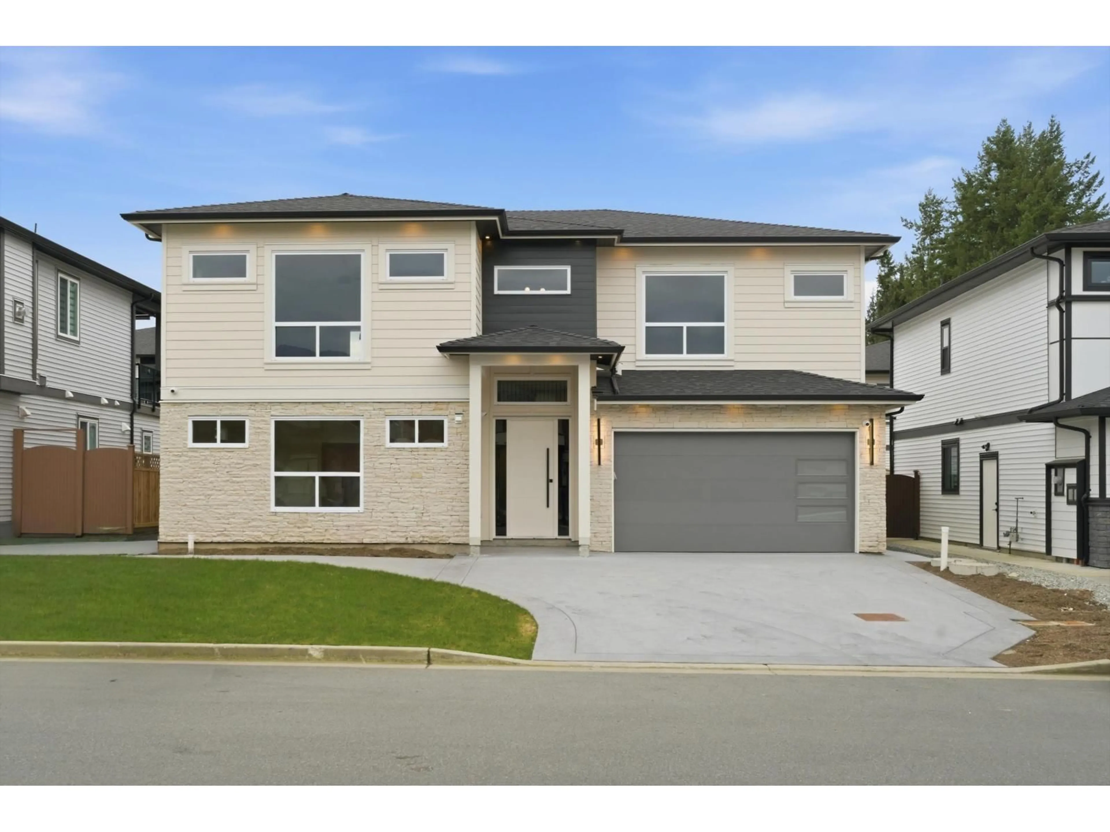 Home with brick exterior material, street for 32738 CARTER AVENUE, Mission British Columbia V2V3A2