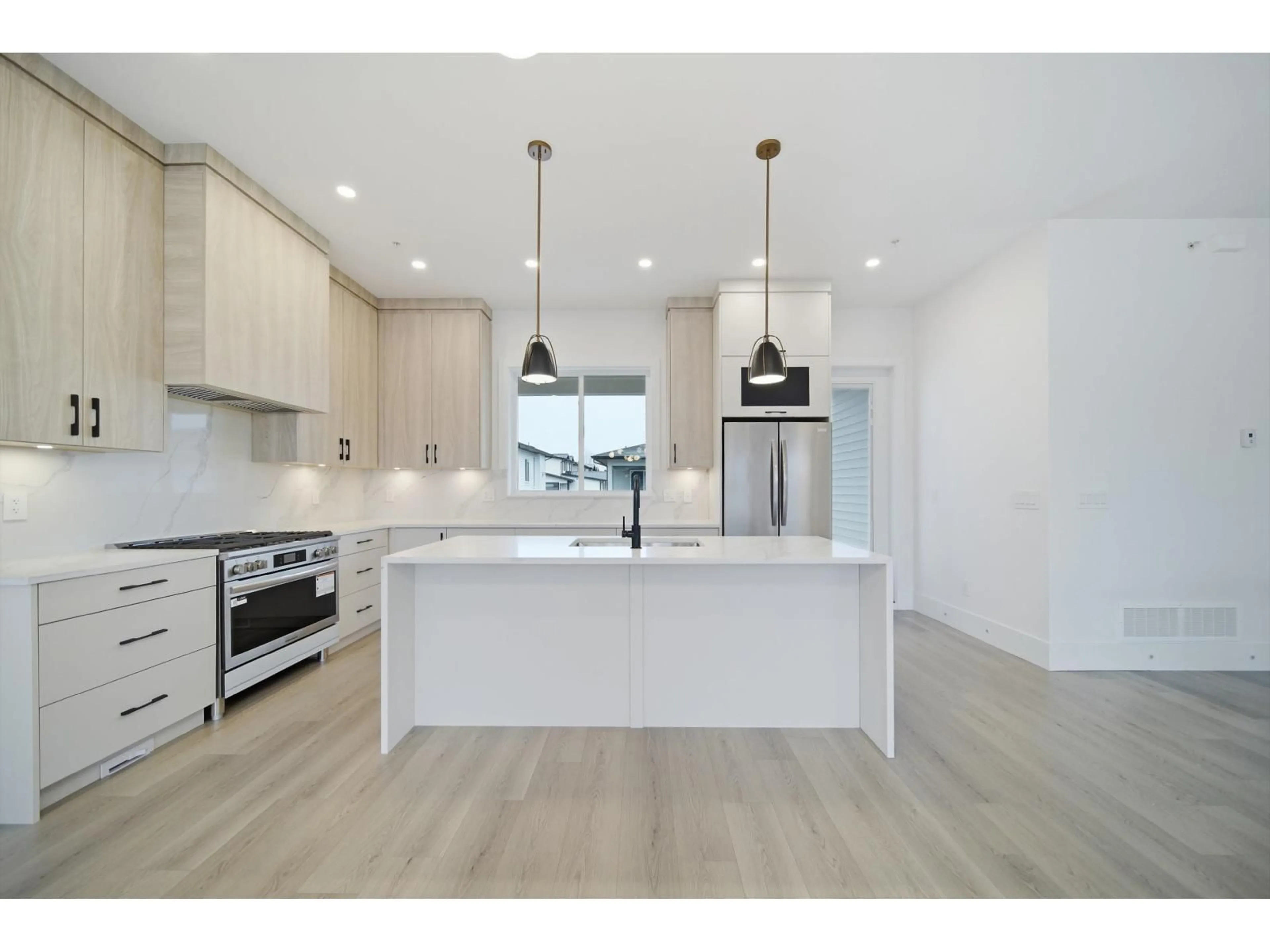 Open concept kitchen, unknown for 32738 CARTER AVENUE, Mission British Columbia V2V3A2