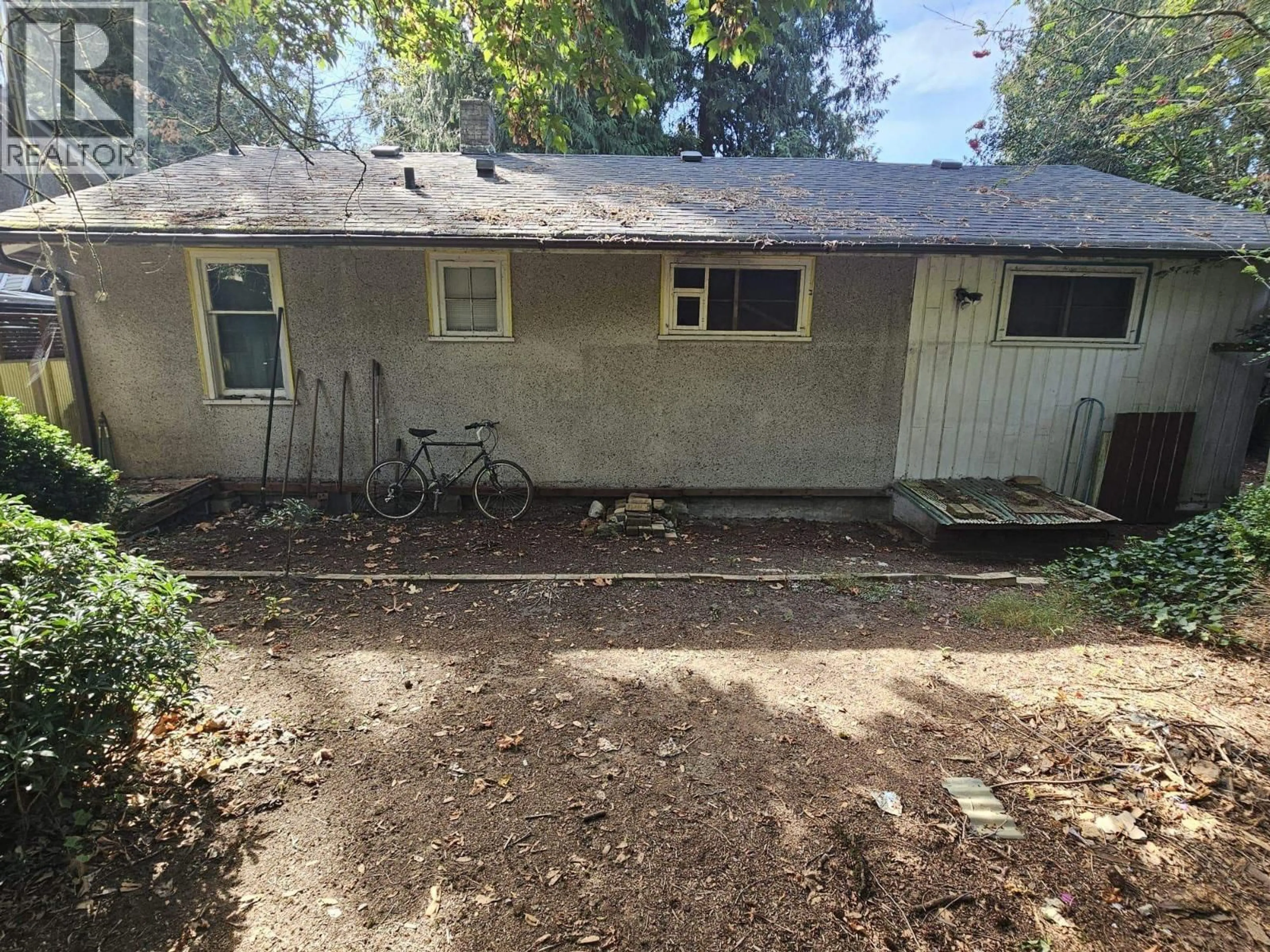 A pic from outside/outdoor area/front of a property/back of a property/a pic from drone, street for 4505 MARINE DRIVE, Burnaby British Columbia V5J3G1