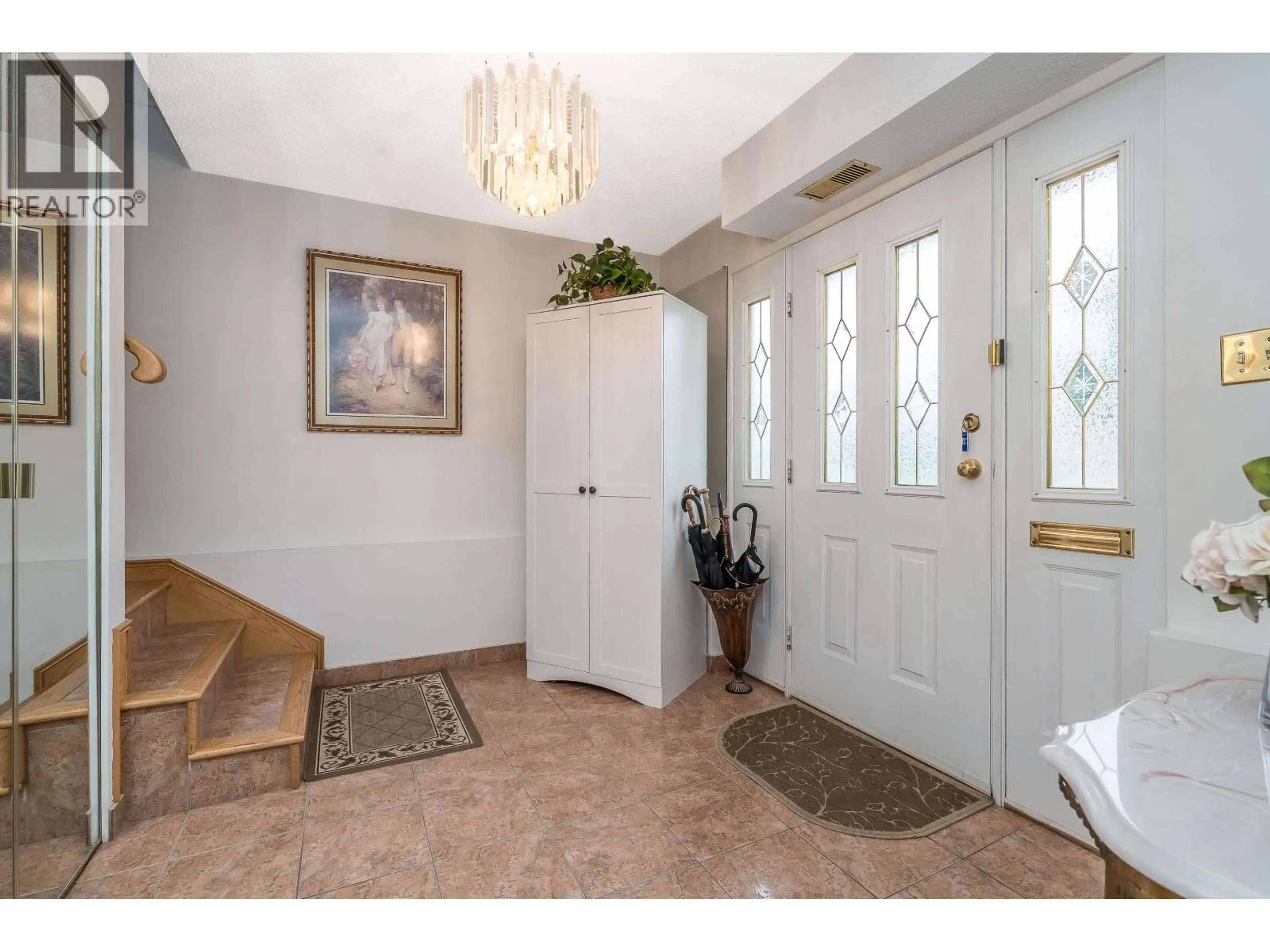 Indoor entryway for 5262 CLARENDON STREET, Vancouver British Columbia V5R3J8