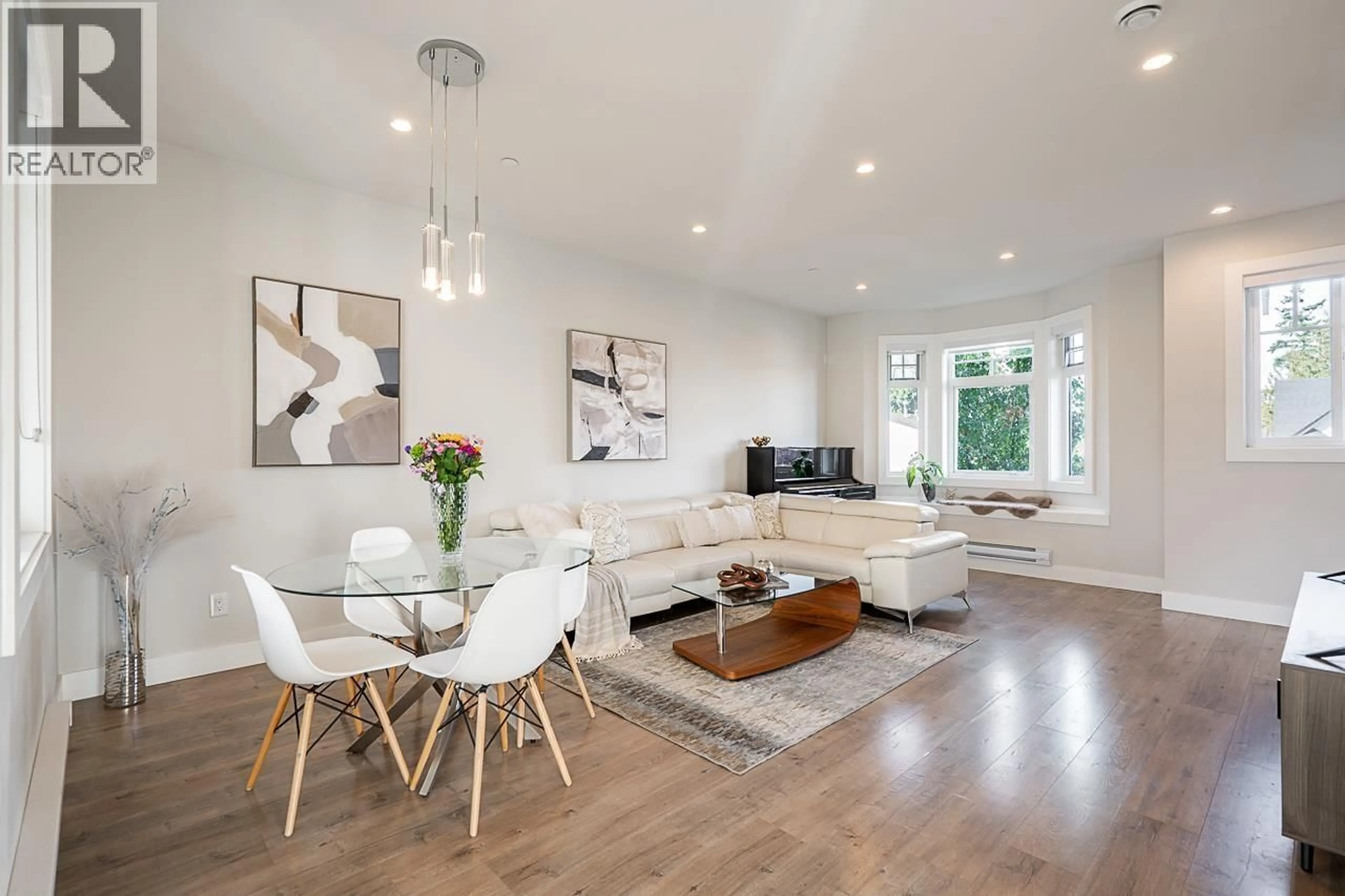 Living room with furniture, wood/laminate floor for 4 - 189 WOOD STREET, New Westminster British Columbia V3M0L7