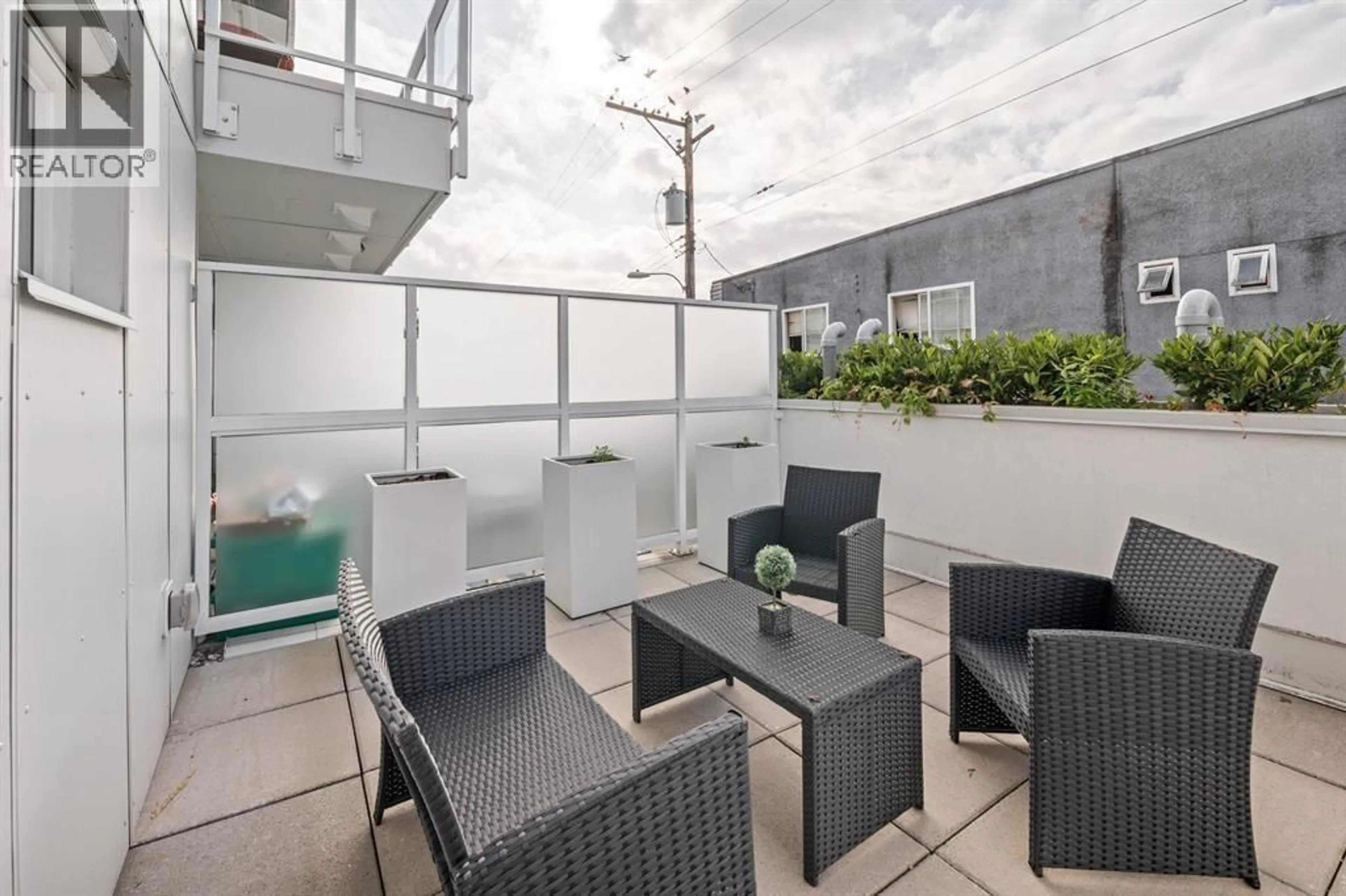 Patio, unknown for 2512 FRASER STREET, Vancouver British Columbia V5T3V4