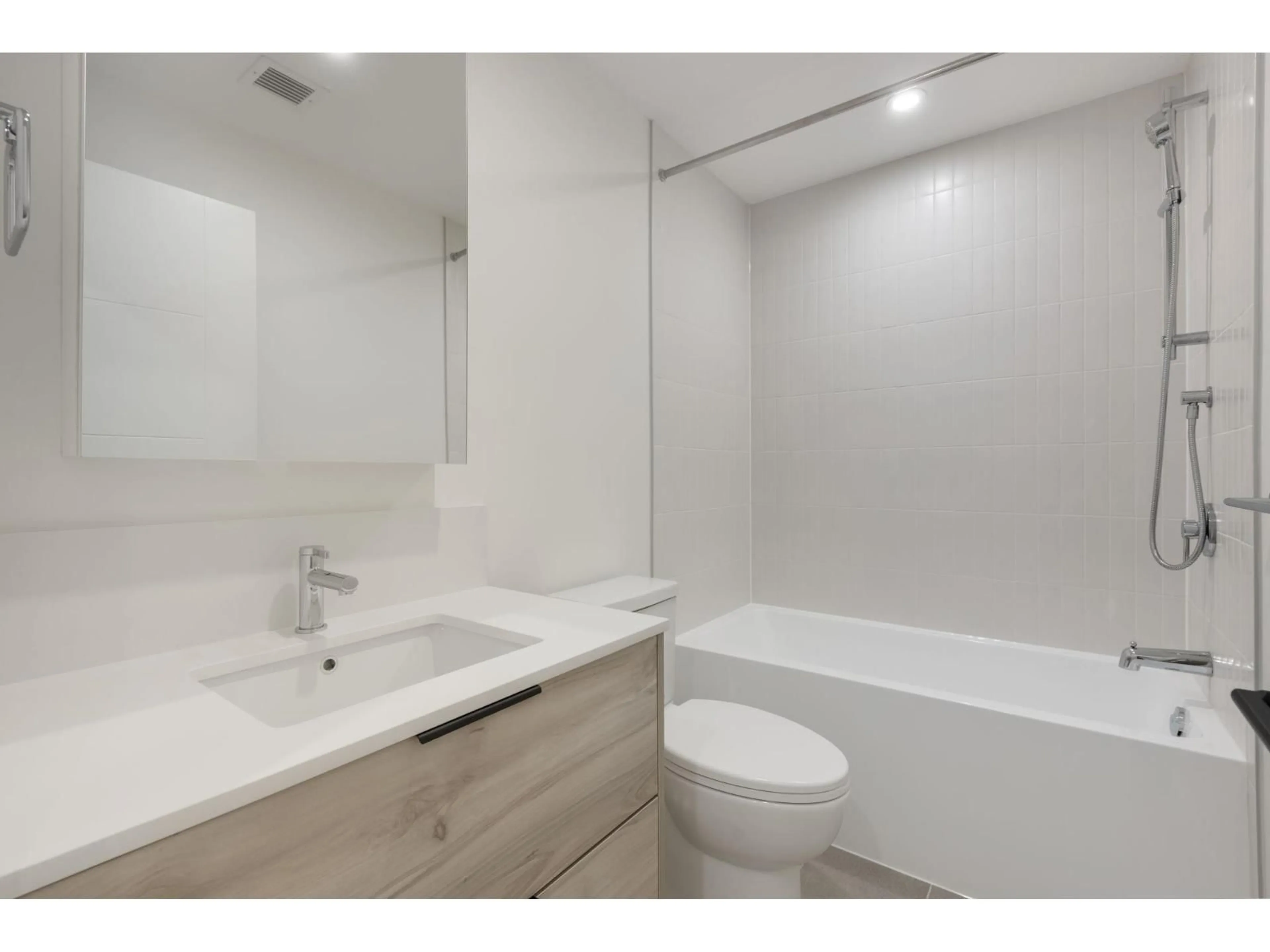 Standard bathroom, unknown for 604 - 30494 CARDINAL AVENUE, Abbotsford British Columbia V2T0A5