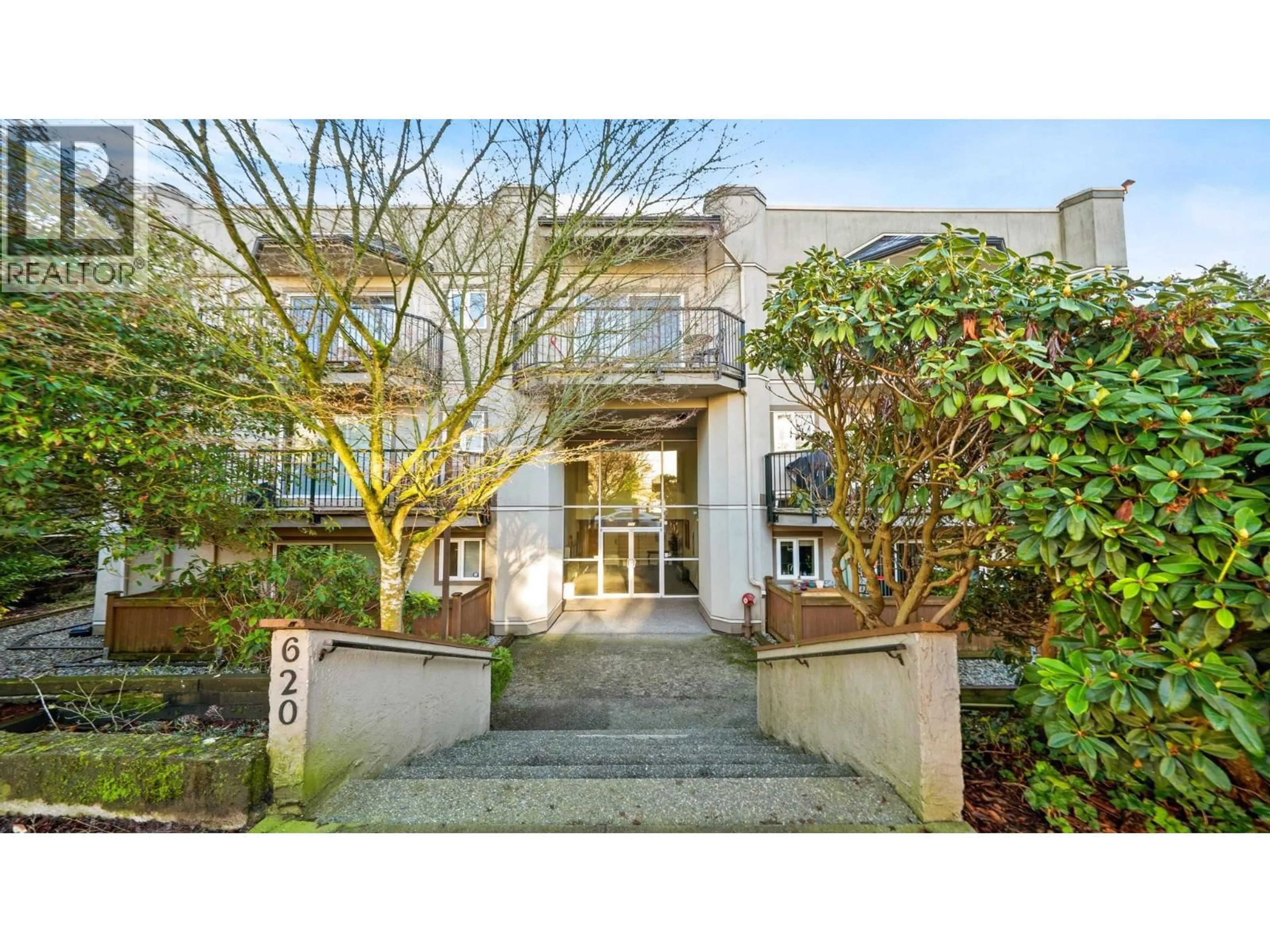 Indoor foyer for 302 - 620 BLACKFORD STREET, New Westminster British Columbia V3M1R6