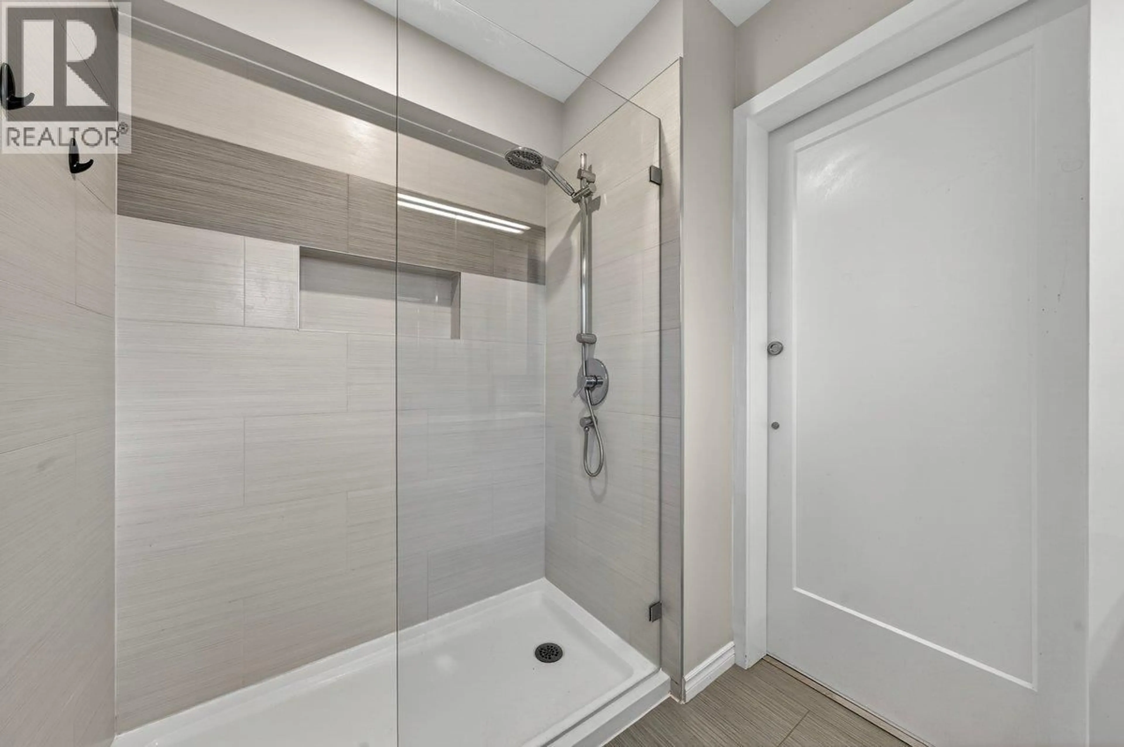 Standard bathroom, ceramic/tile floor for 203 - 1220 FALCON DRIVE, Coquitlam British Columbia V3E2E5