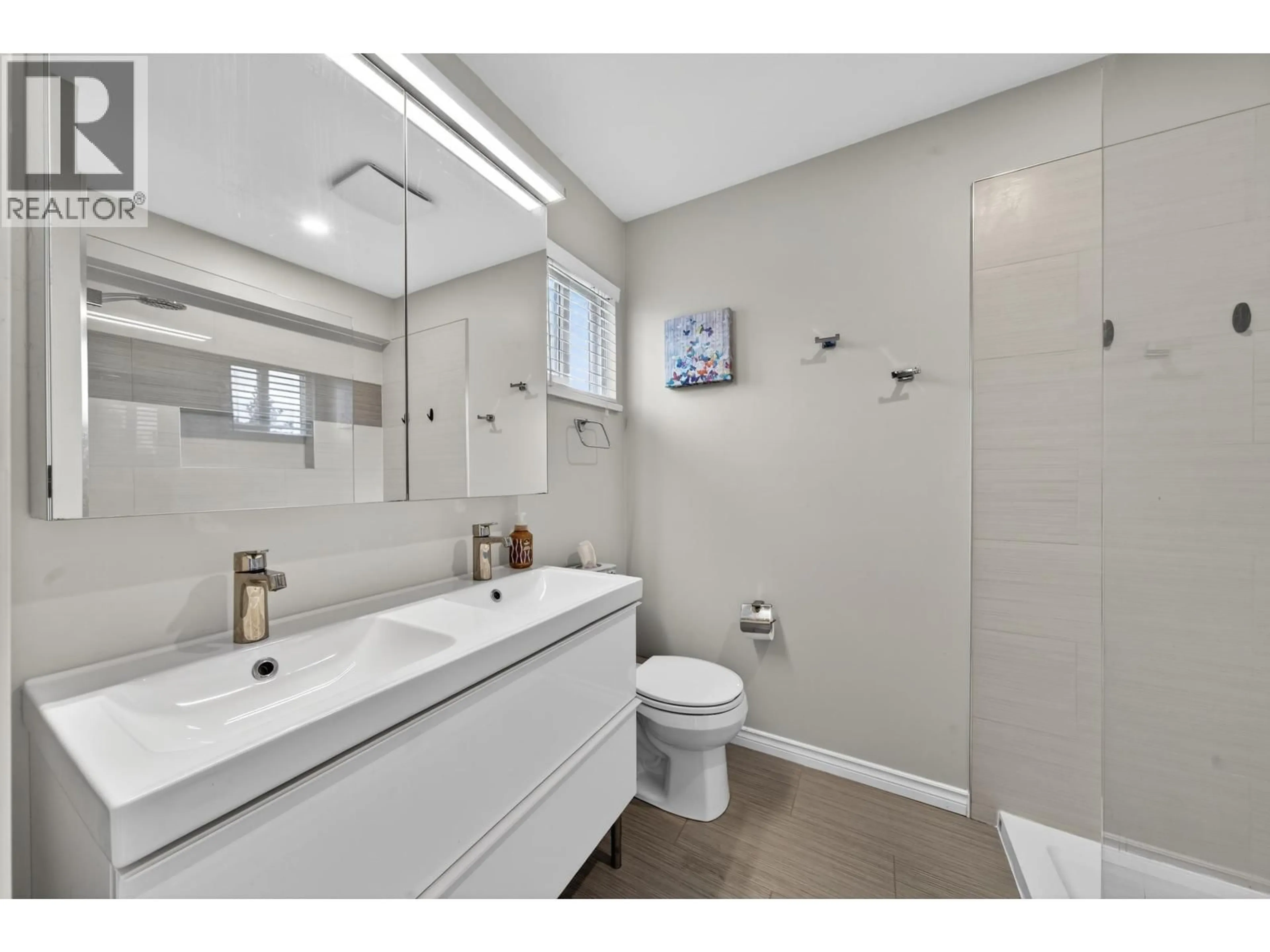 Standard bathroom, ceramic/tile floor for 203 - 1220 FALCON DRIVE, Coquitlam British Columbia V3E2E5