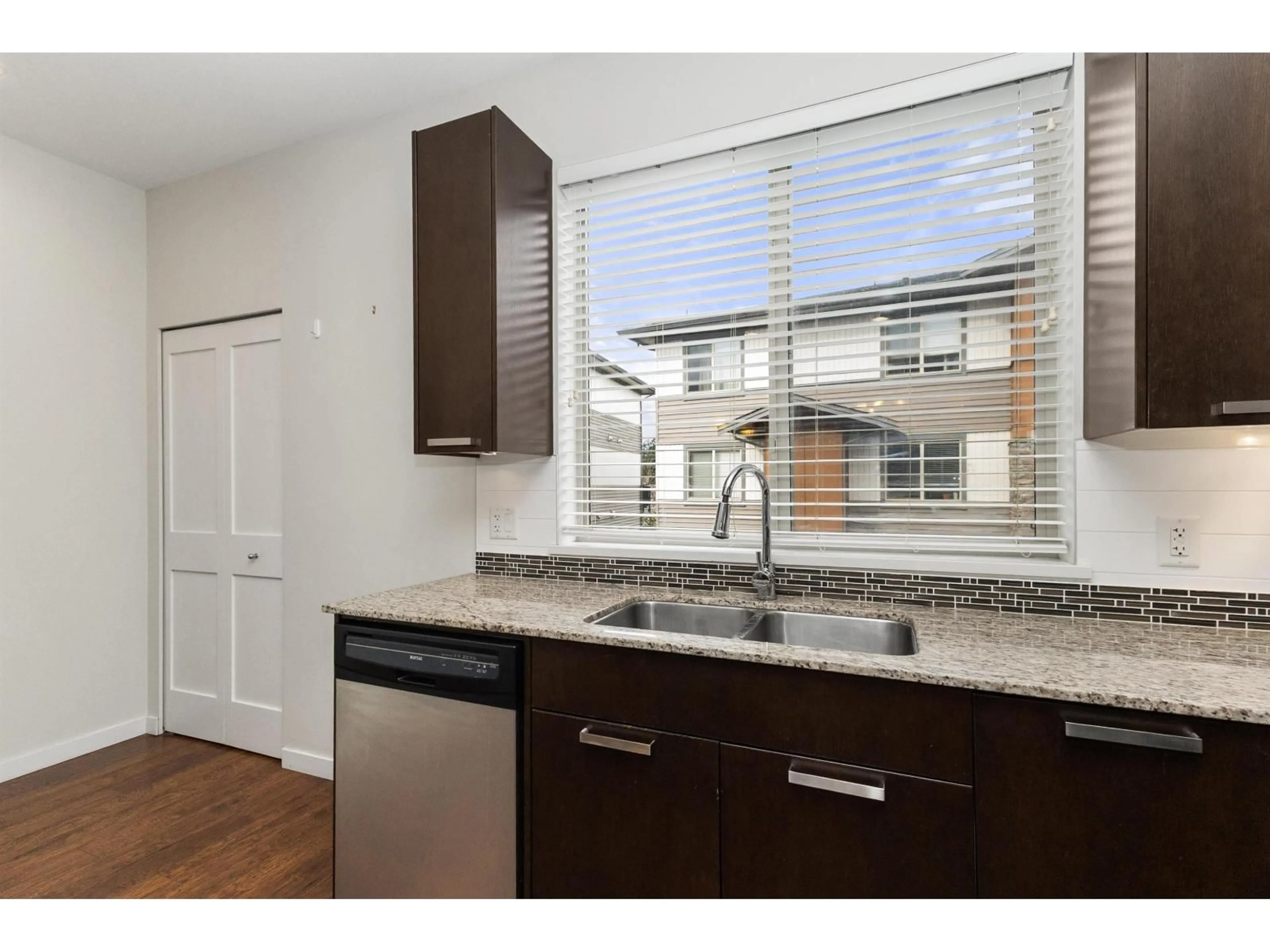 Standard kitchen, unknown for 57 - 34248 KING ROAD, Abbotsford British Columbia V2S0B1