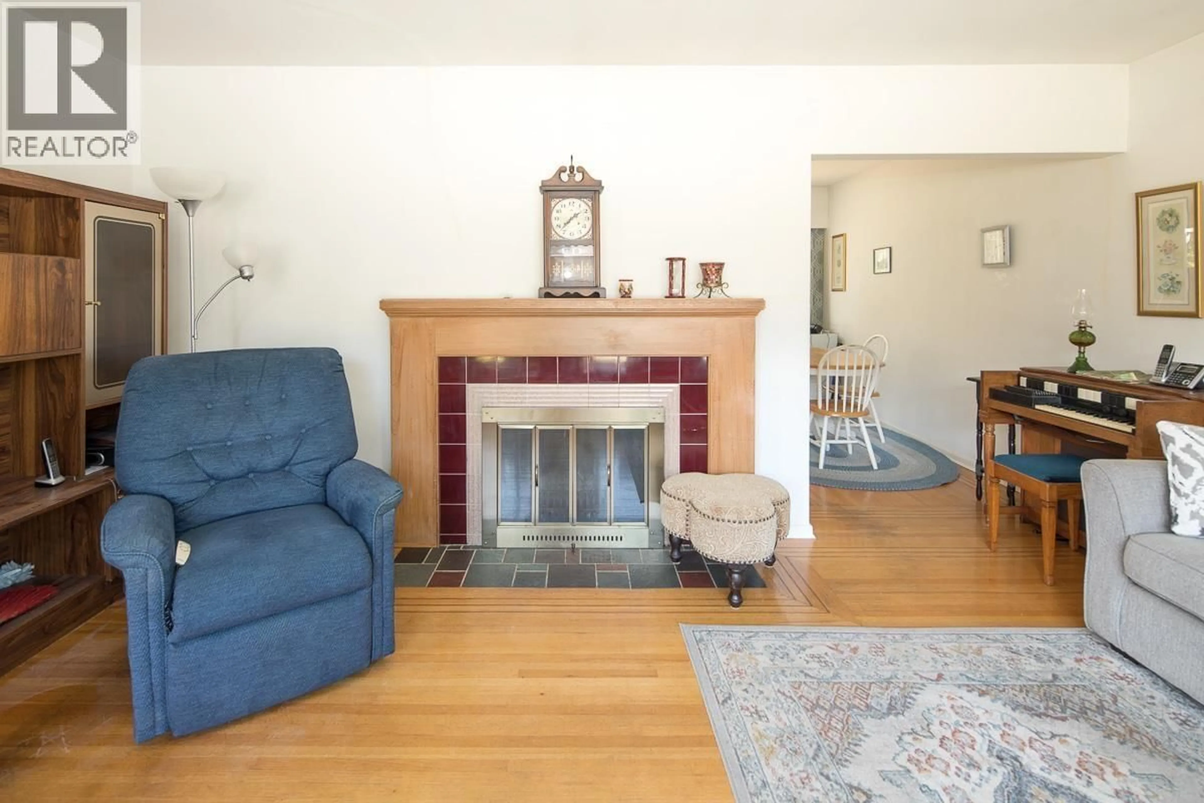 Living room with furniture, unknown for 7985 ROSEWOOD STREET, Burnaby British Columbia V5E2H4