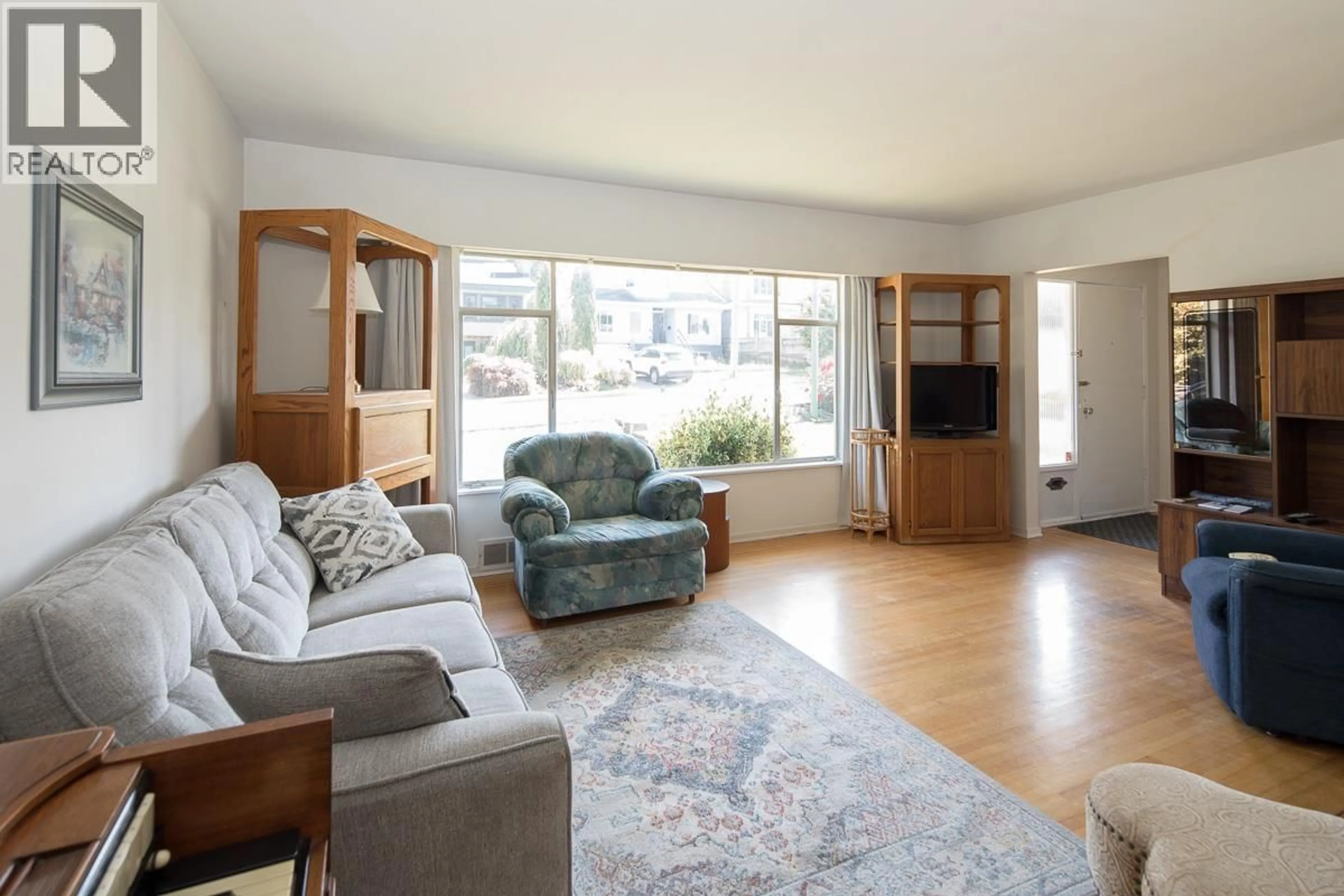 Living room with furniture, unknown for 7985 ROSEWOOD STREET, Burnaby British Columbia V5E2H4