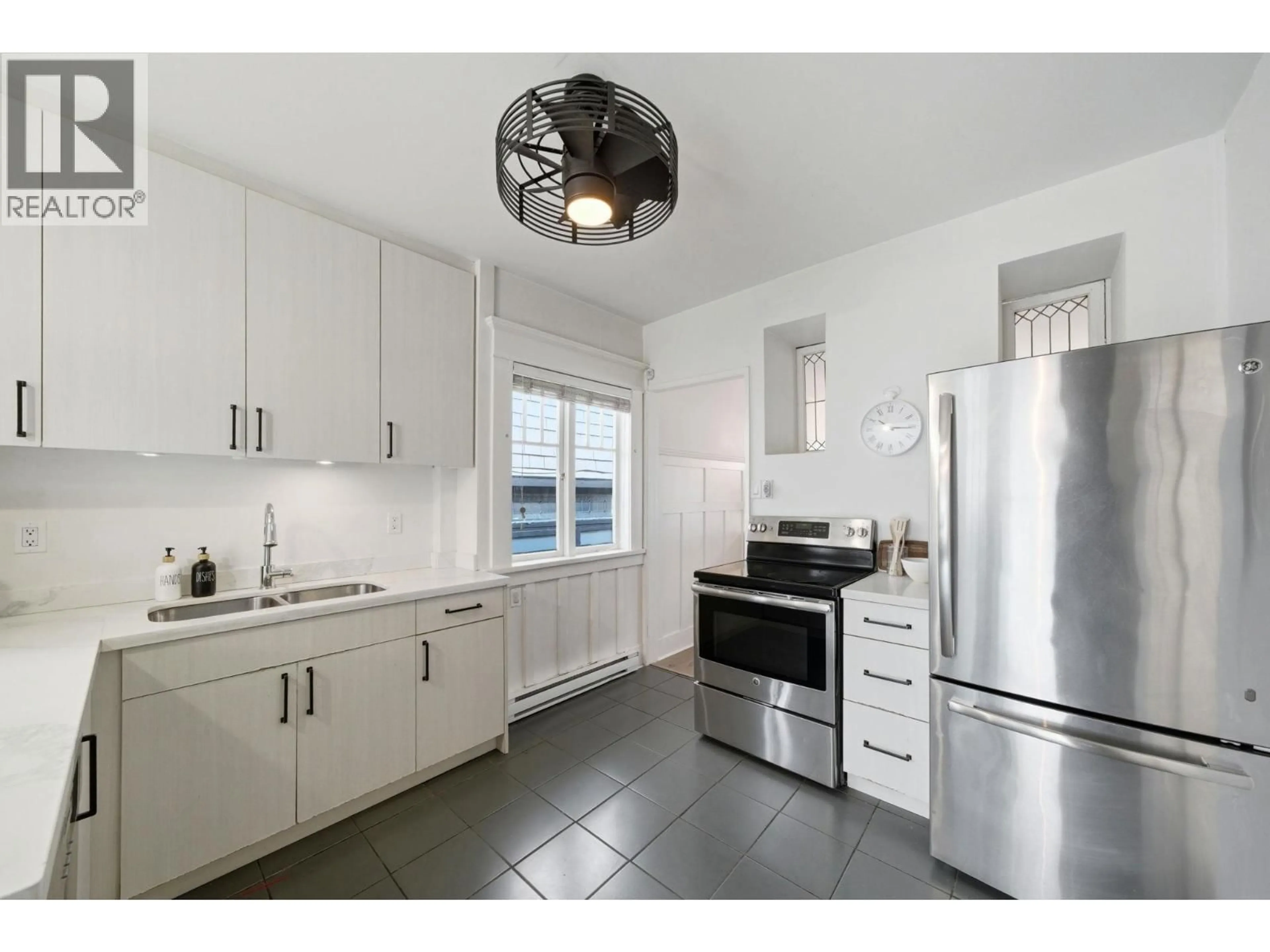 Unknown for 1944 CHARLES STREET, Vancouver British Columbia V5L2T9