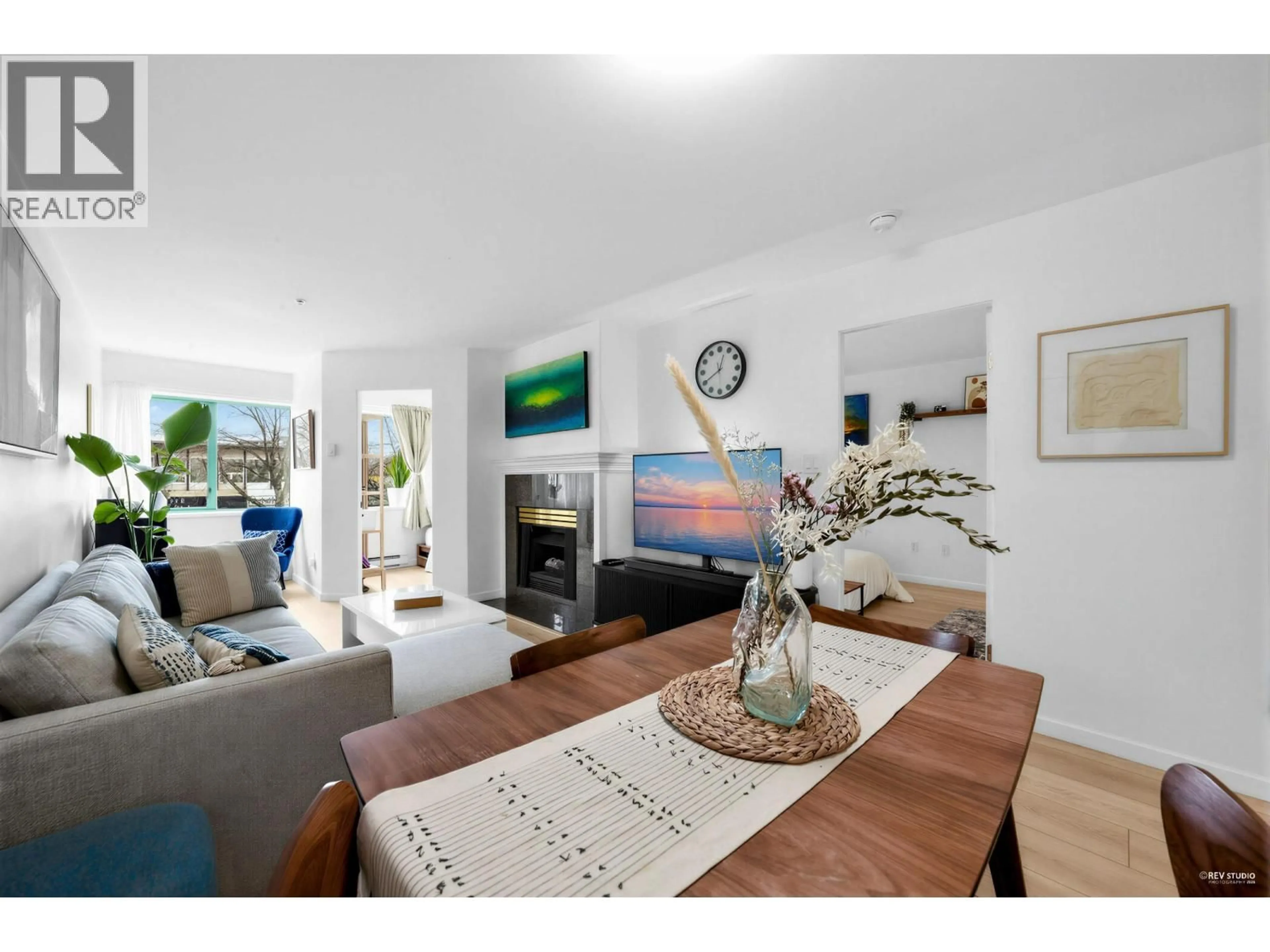 Living room with furniture, wood/laminate floor for 107 - 189 16TH AVENUE, Vancouver British Columbia V5T4R4