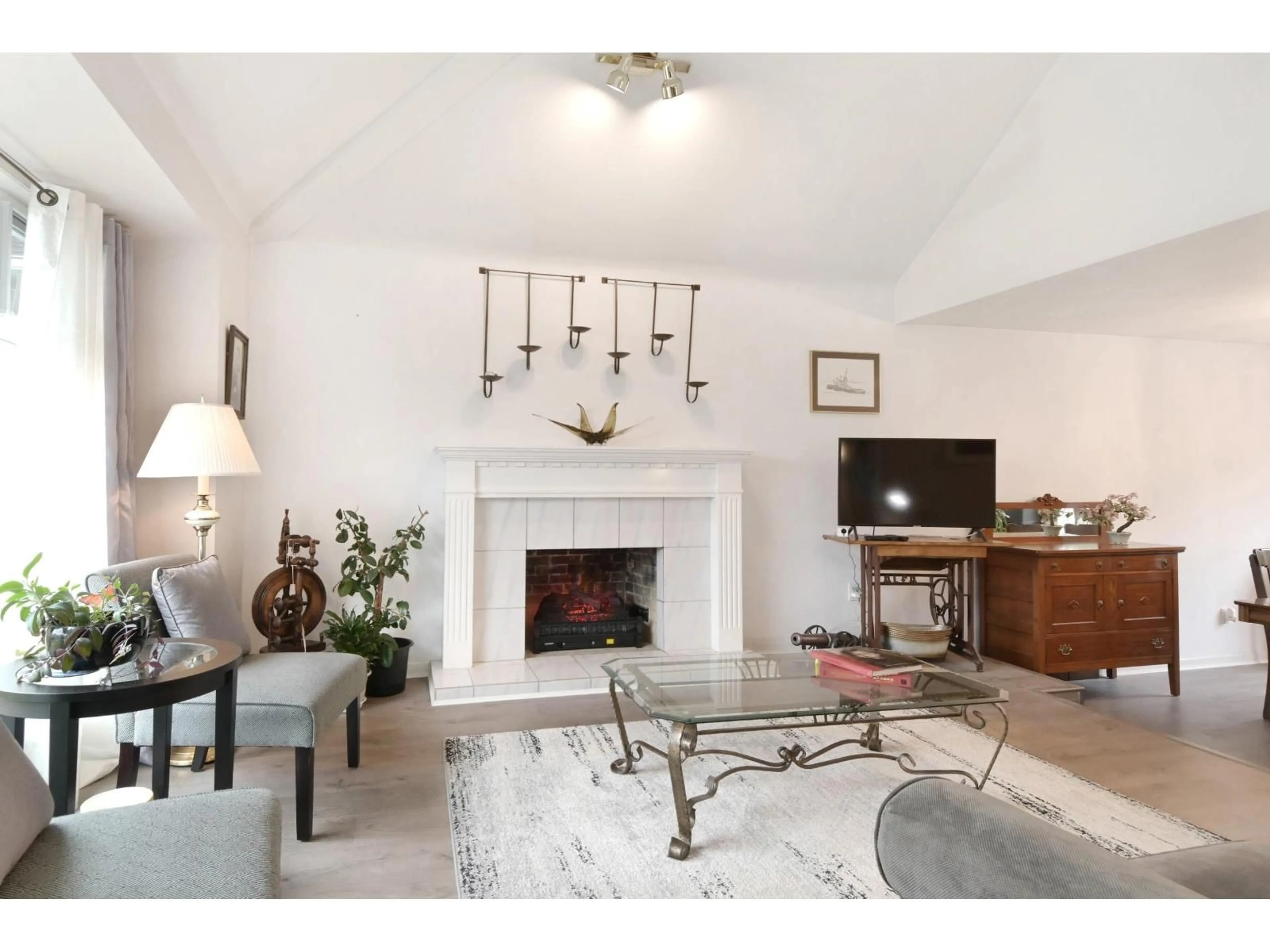 Living room with furniture, unknown for 6175 191 STREET, Surrey British Columbia V3S8C8