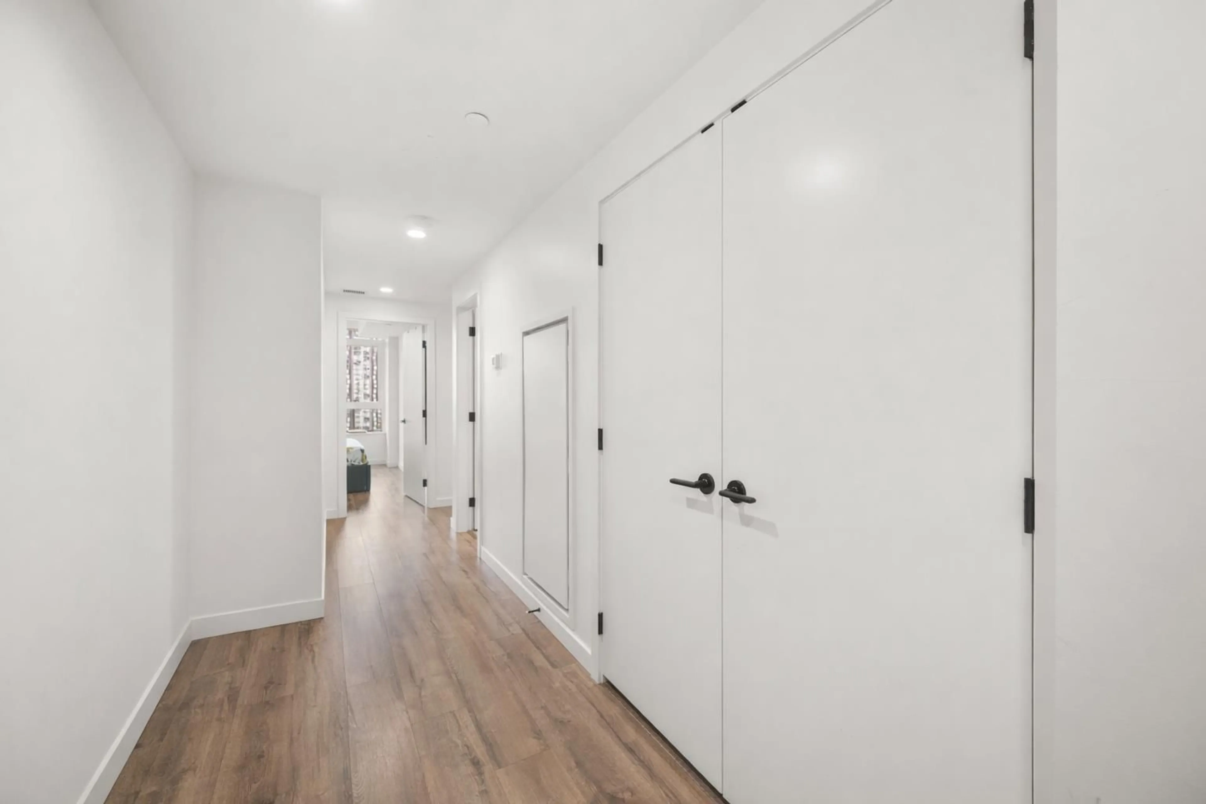 Indoor entryway for 1510 - 13428 105 AVENUE, Surrey British Columbia V3T0S6