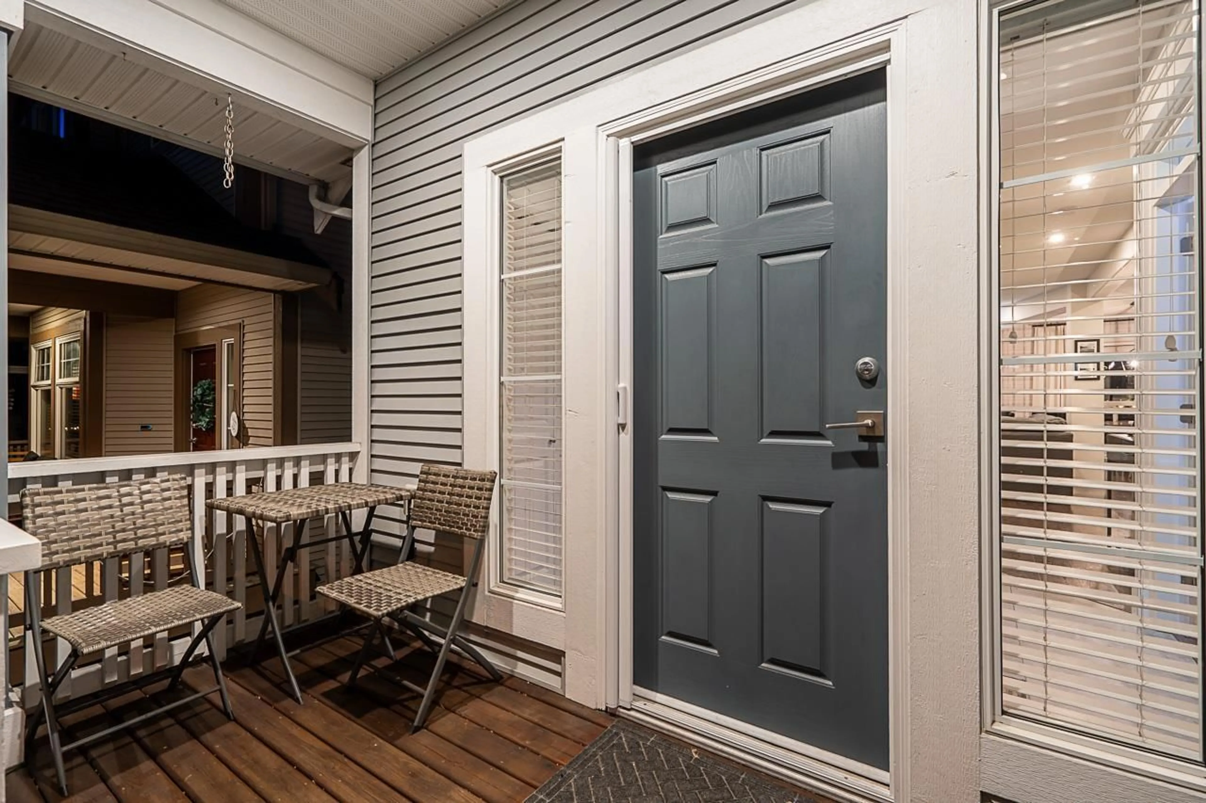 Indoor entryway for 18947 71A AVENUE, Surrey British Columbia V4N5M8