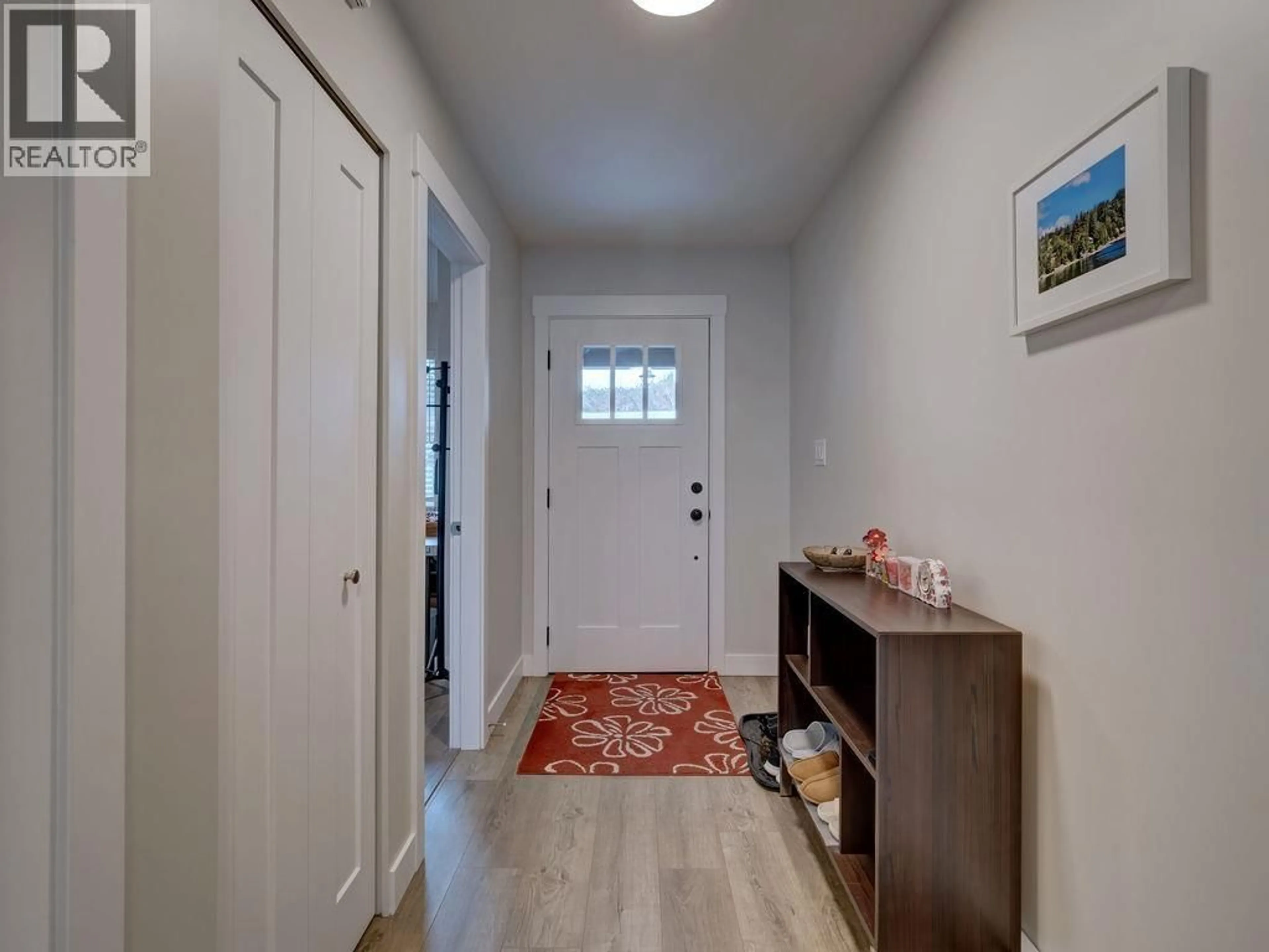 Indoor entryway for 1028 CELIA CRESCENT, Gibsons British Columbia V0N1V7