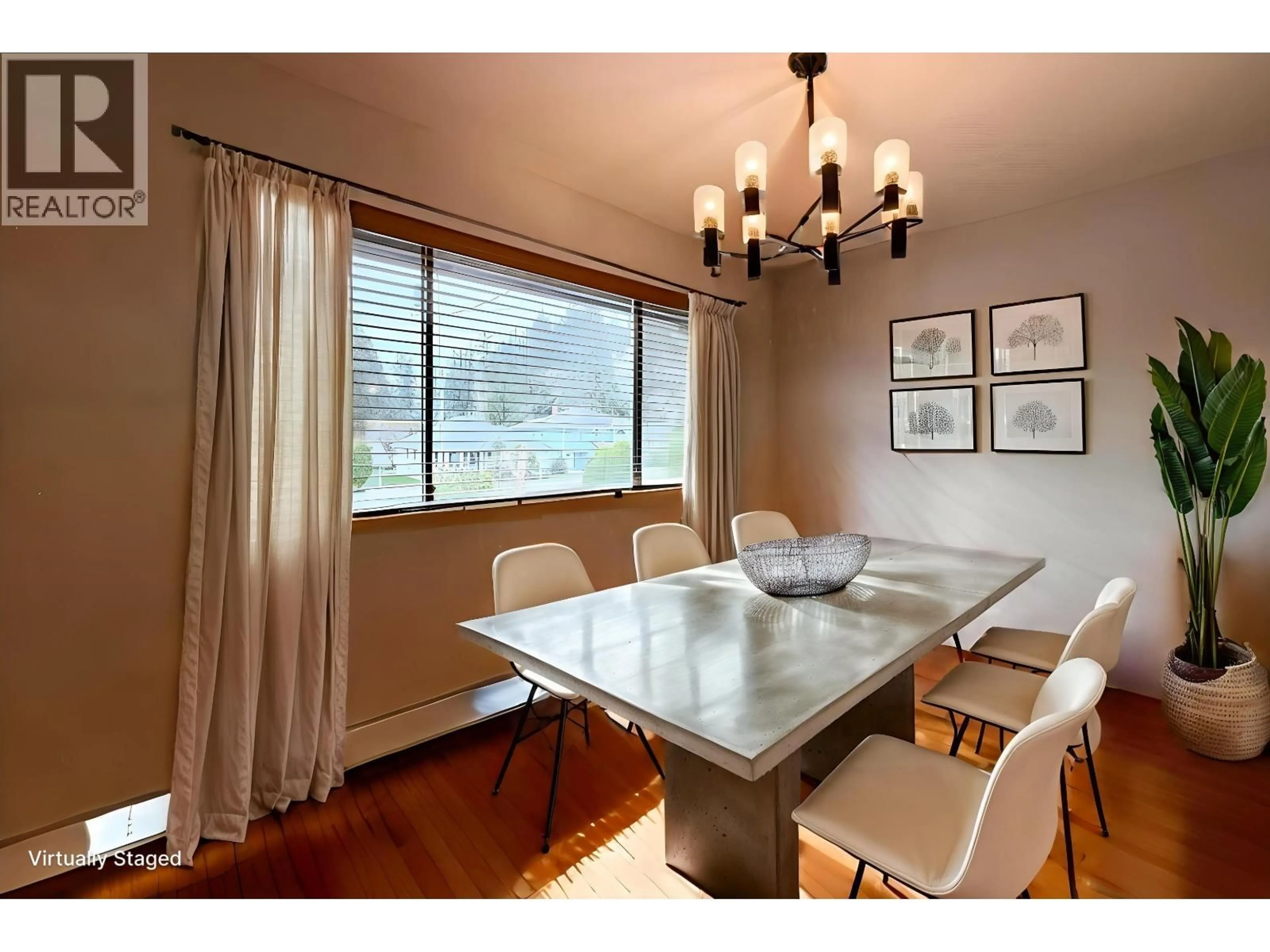 Dining room, wood/laminate floor for 5808 ANCHOR ROAD, Sechelt British Columbia V7Z0N3