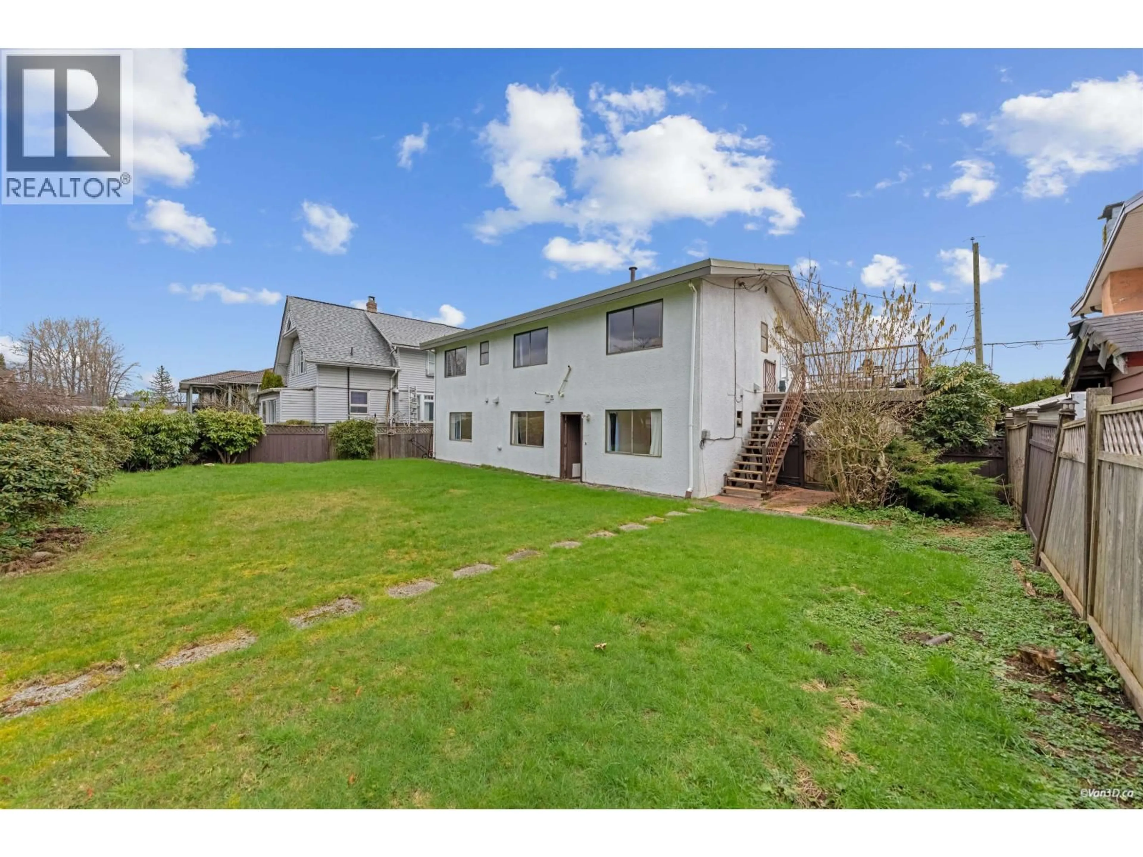 A pic from outside/outdoor area/front of a property/back of a property/a pic from drone, unknown for 5571 CLAUDE AVENUE, Burnaby British Columbia V5E2M7