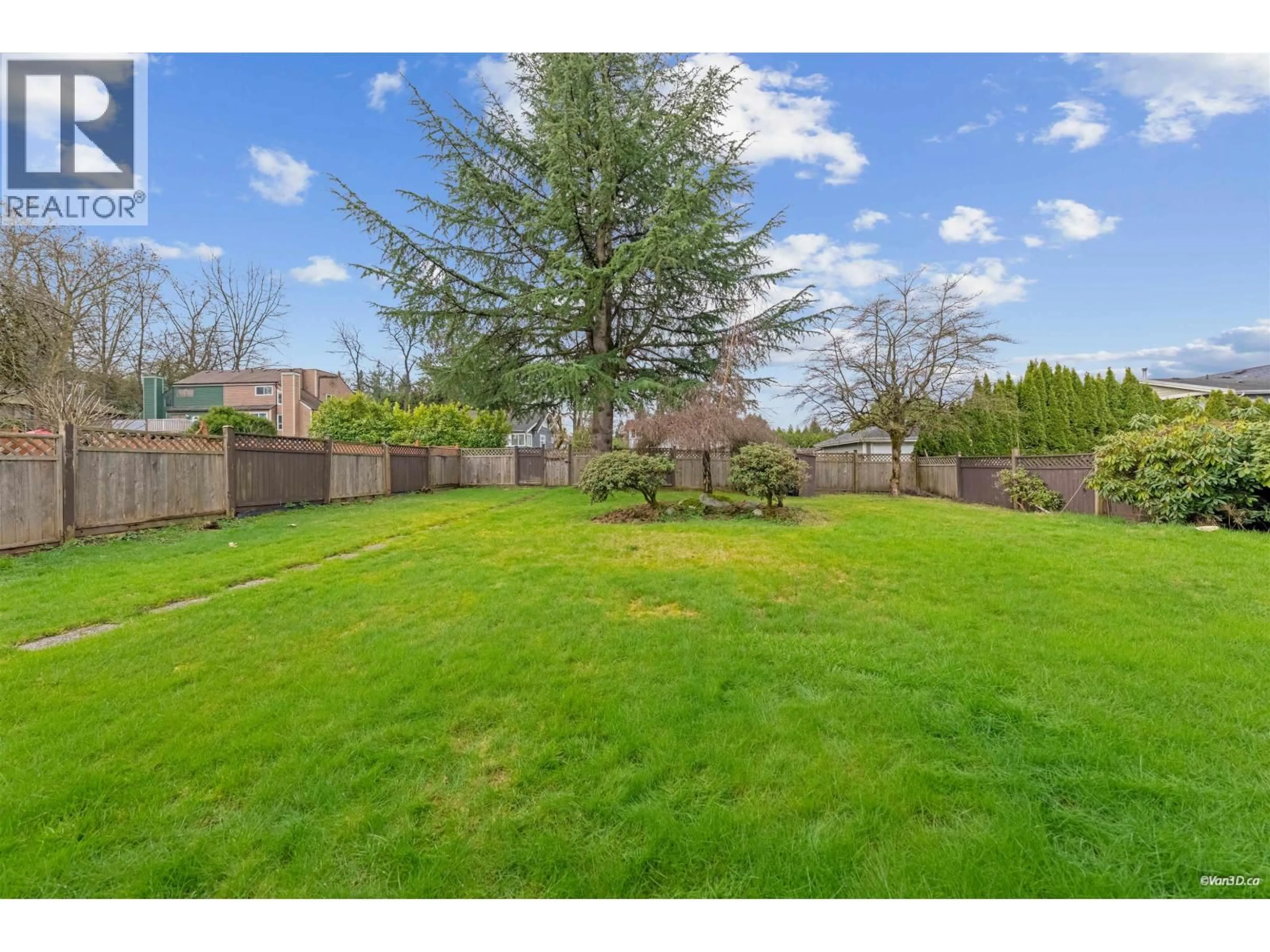 A pic from outside/outdoor area/front of a property/back of a property/a pic from drone, unknown for 5571 CLAUDE AVENUE, Burnaby British Columbia V5E2M7