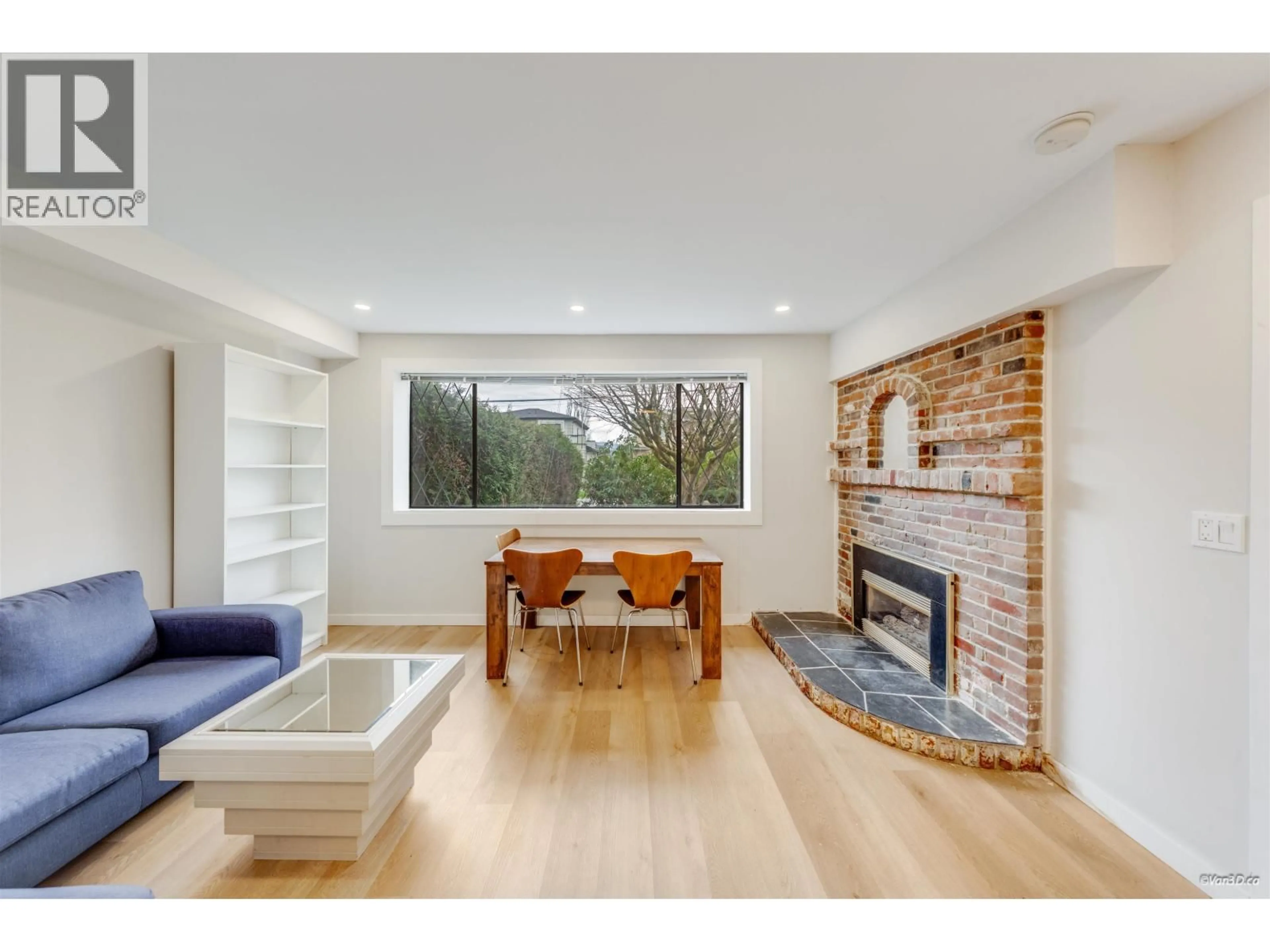 Living room with furniture, wood/laminate floor for 5571 CLAUDE AVENUE, Burnaby British Columbia V5E2M7