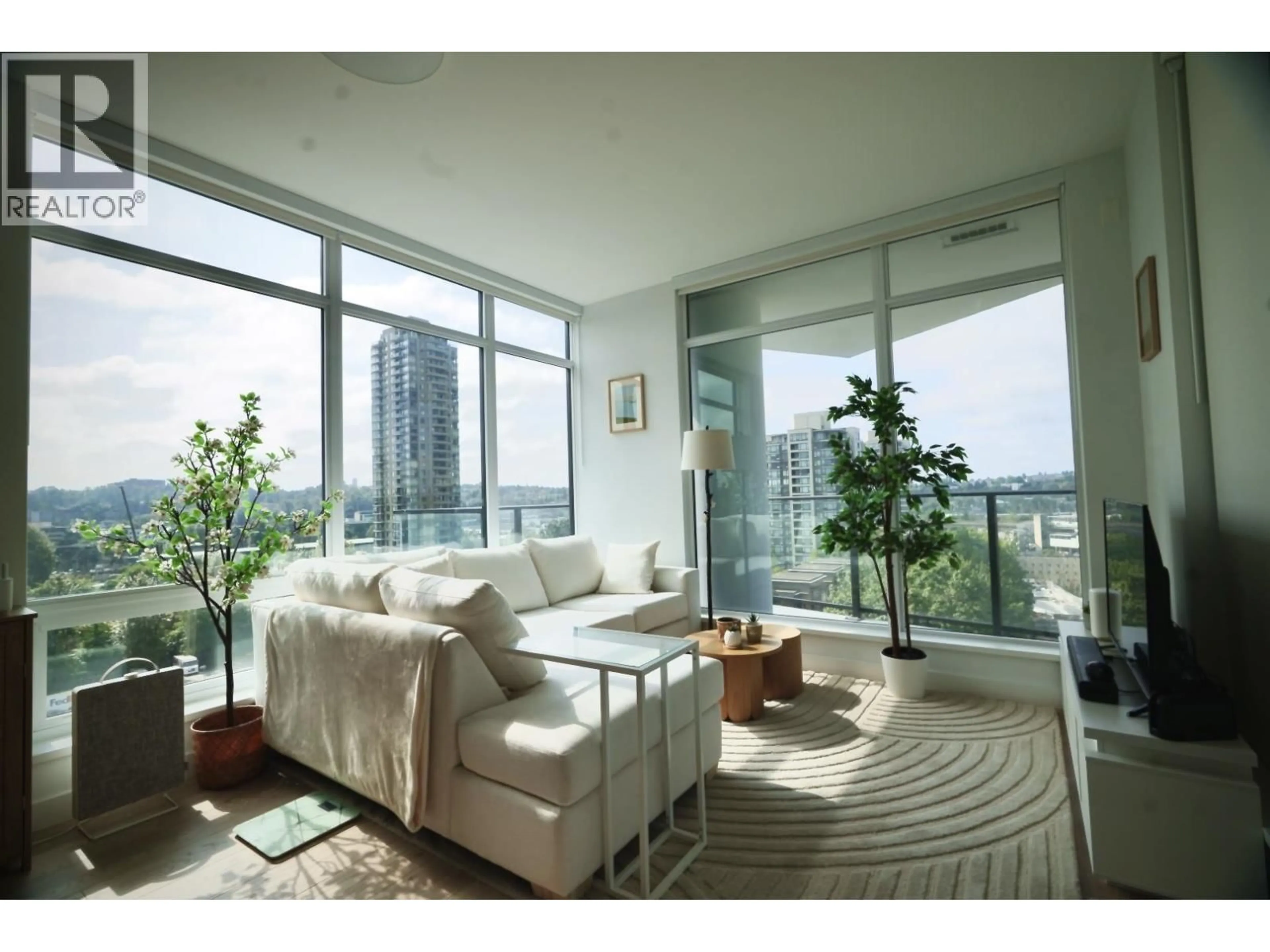 Living room with furniture, unknown for 802 - 2181 MADISON AVENUE, Burnaby British Columbia V5C0N4