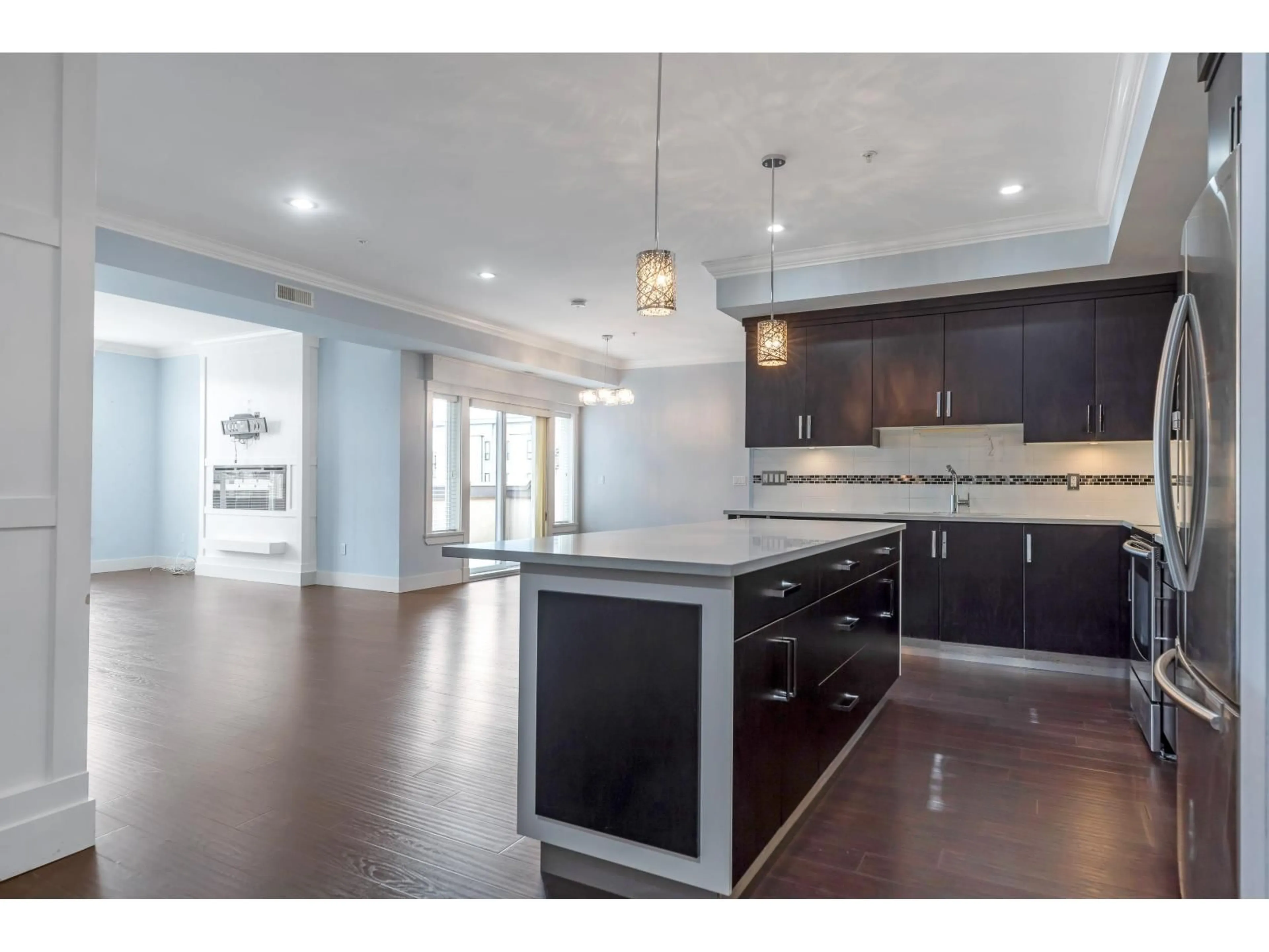 Open concept kitchen, unknown for 302 - 14885 60 AVENUE, Surrey British Columbia V3S1R8