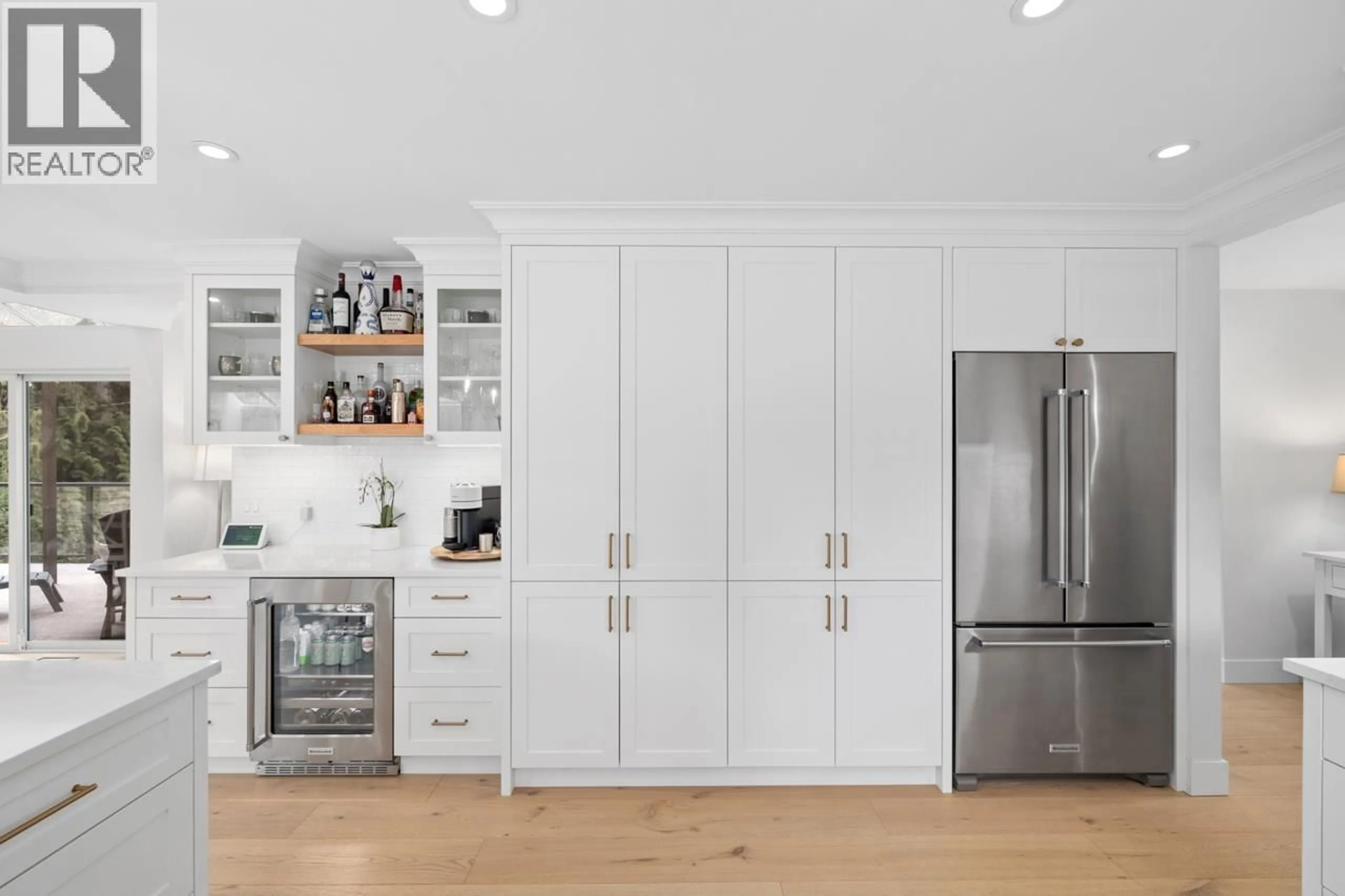 Contemporary kitchen, unknown for 2524 BENDALE ROAD, North Vancouver British Columbia V7H1G7