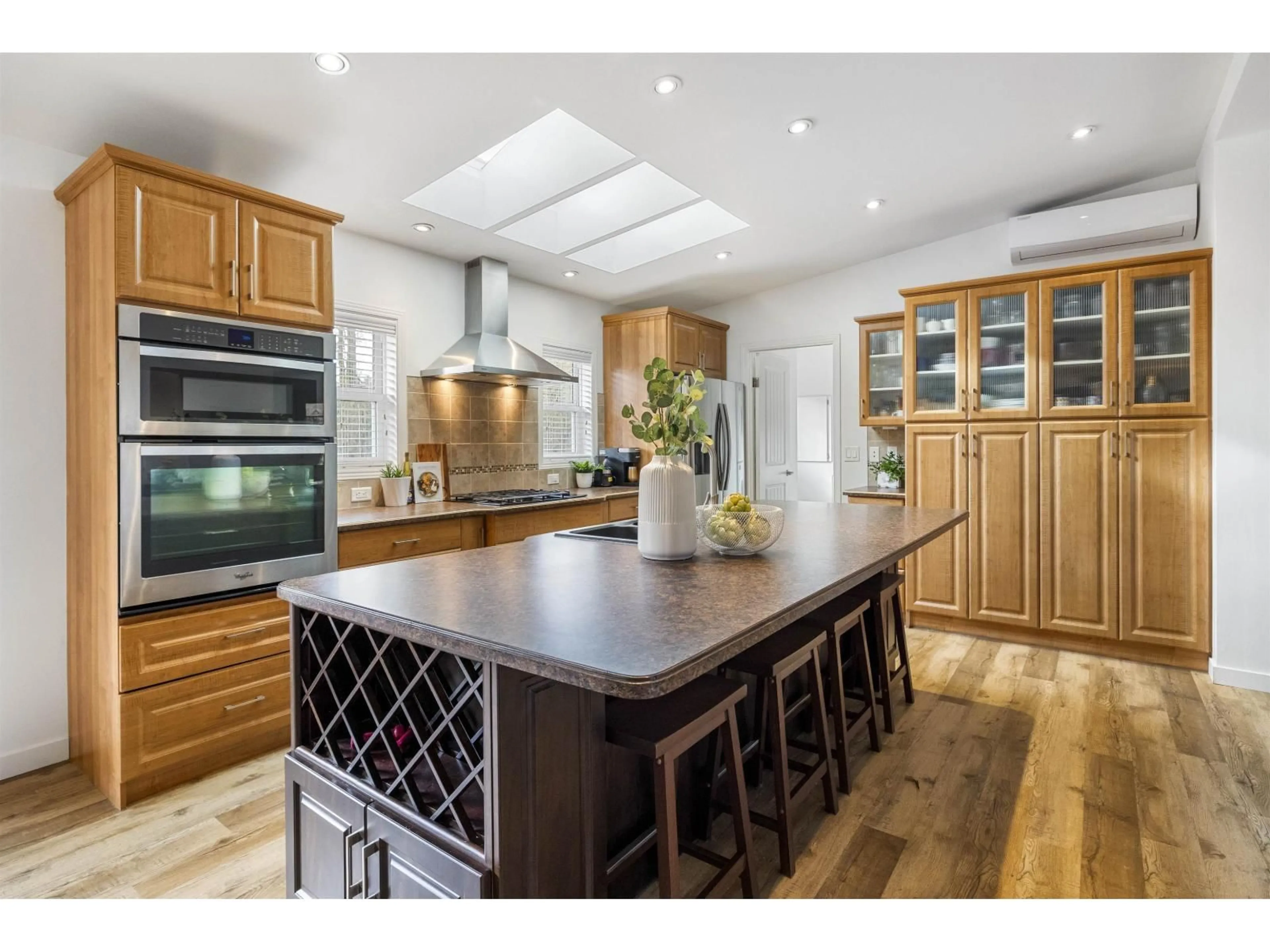 Open concept kitchen, wood/laminate floor for 23544 20 AVENUE, Langley British Columbia V2Z2Z7