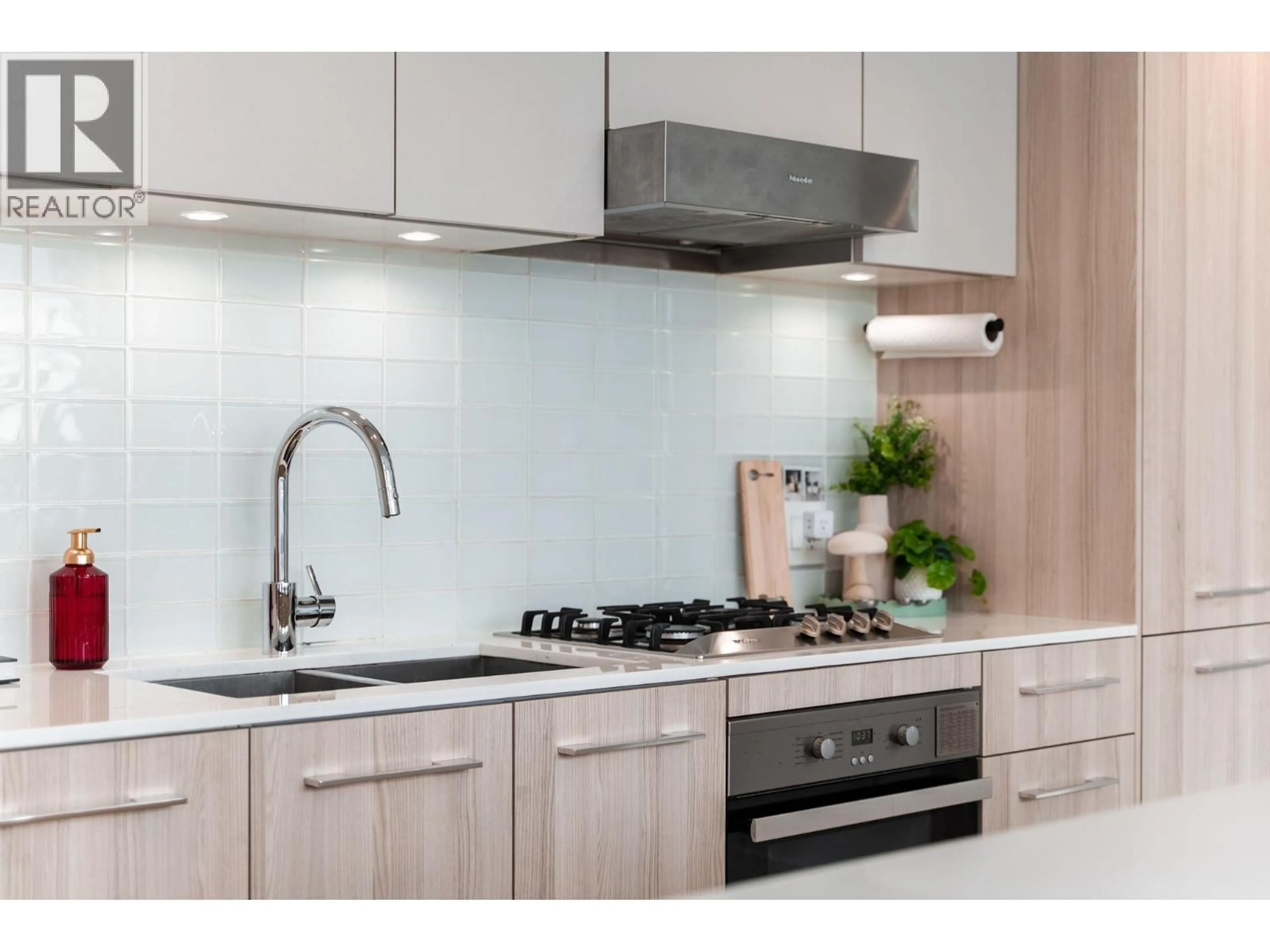 Standard kitchen, unknown for 1801 - 4638 GLADSTONE STREET, Vancouver British Columbia V5N0G5