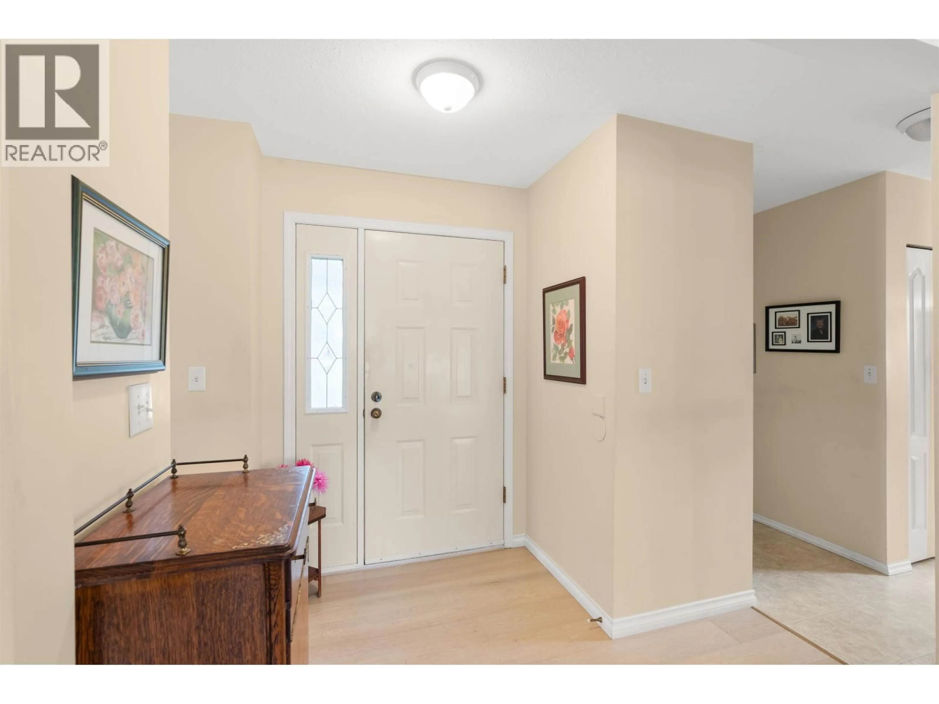 Indoor entryway for 4967 LAUREL AVENUE, Sechelt British Columbia V7Z0B7