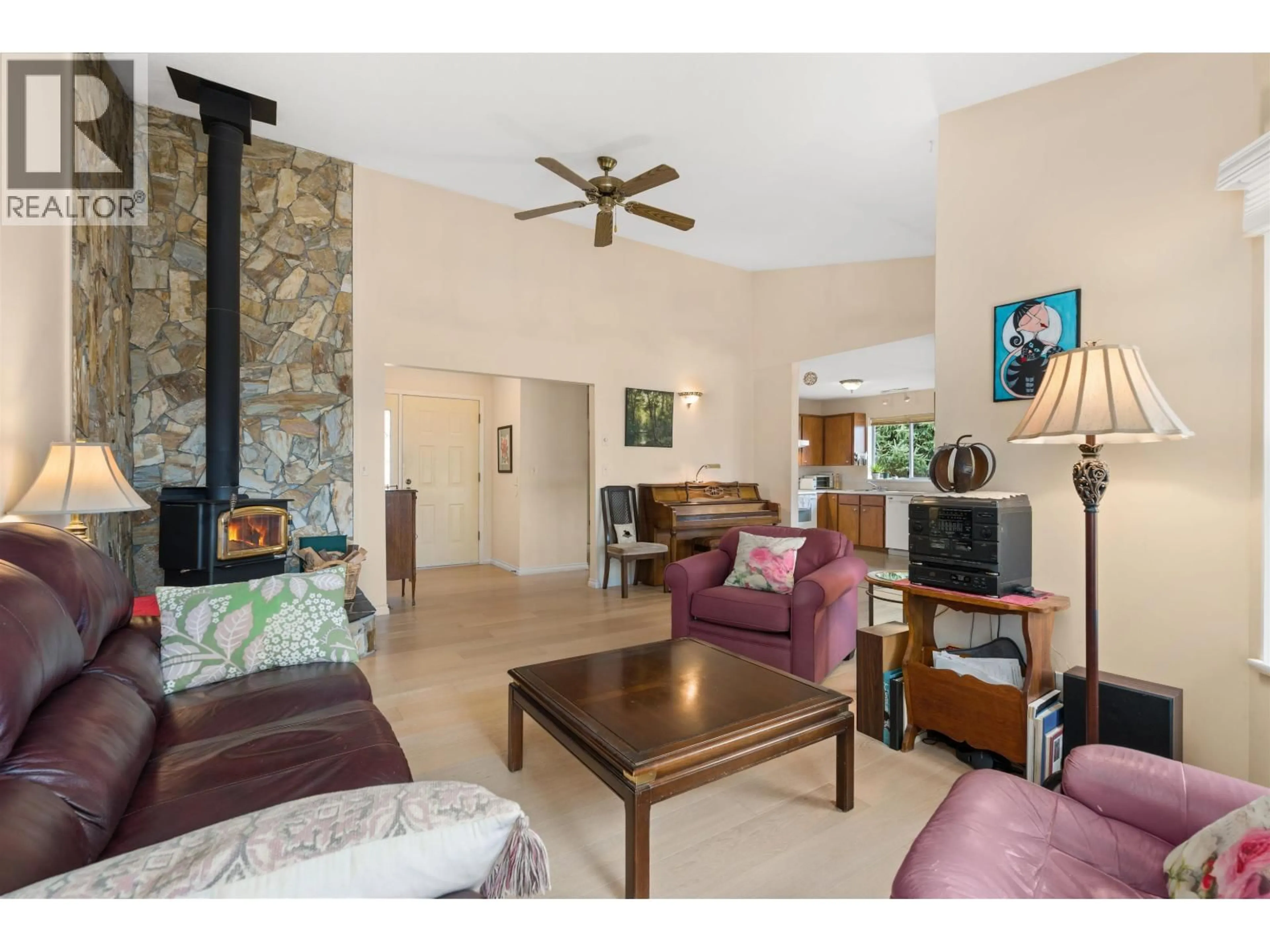 Living room with furniture, ceramic/tile floor for 4967 LAUREL AVENUE, Sechelt British Columbia V7Z0B7