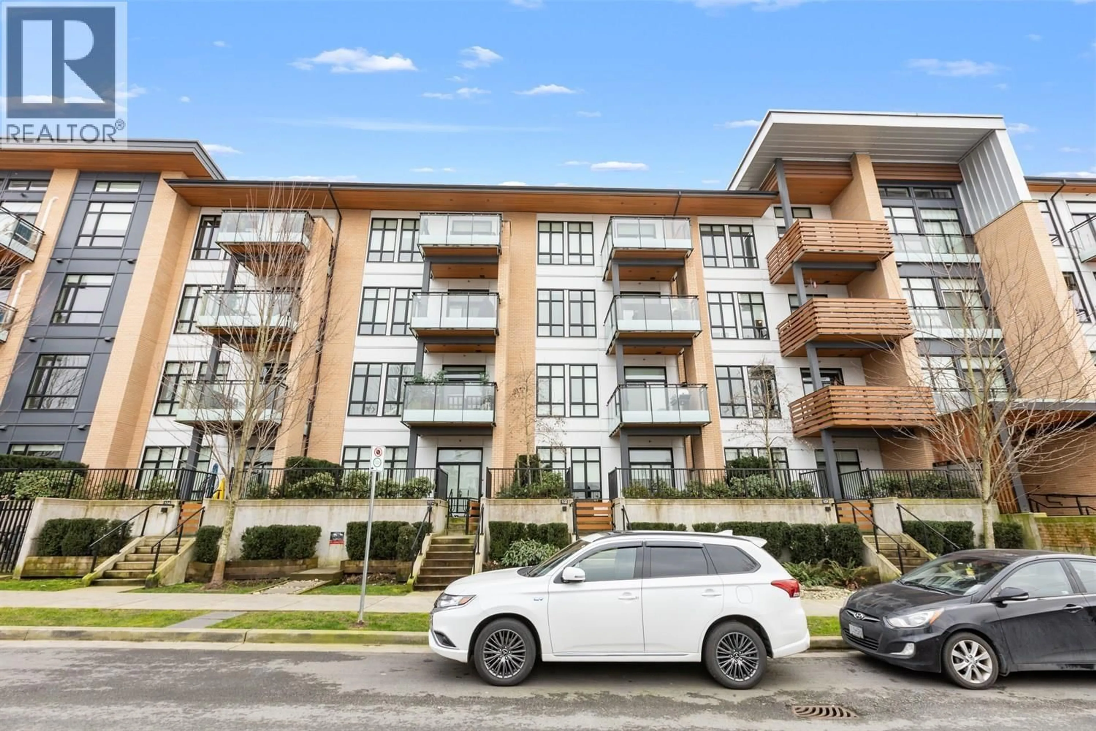 A pic from outside/outdoor area/front of a property/back of a property/a pic from drone, street for 205 - 300 SALTER STREET, New Westminster British Columbia V3M0L9