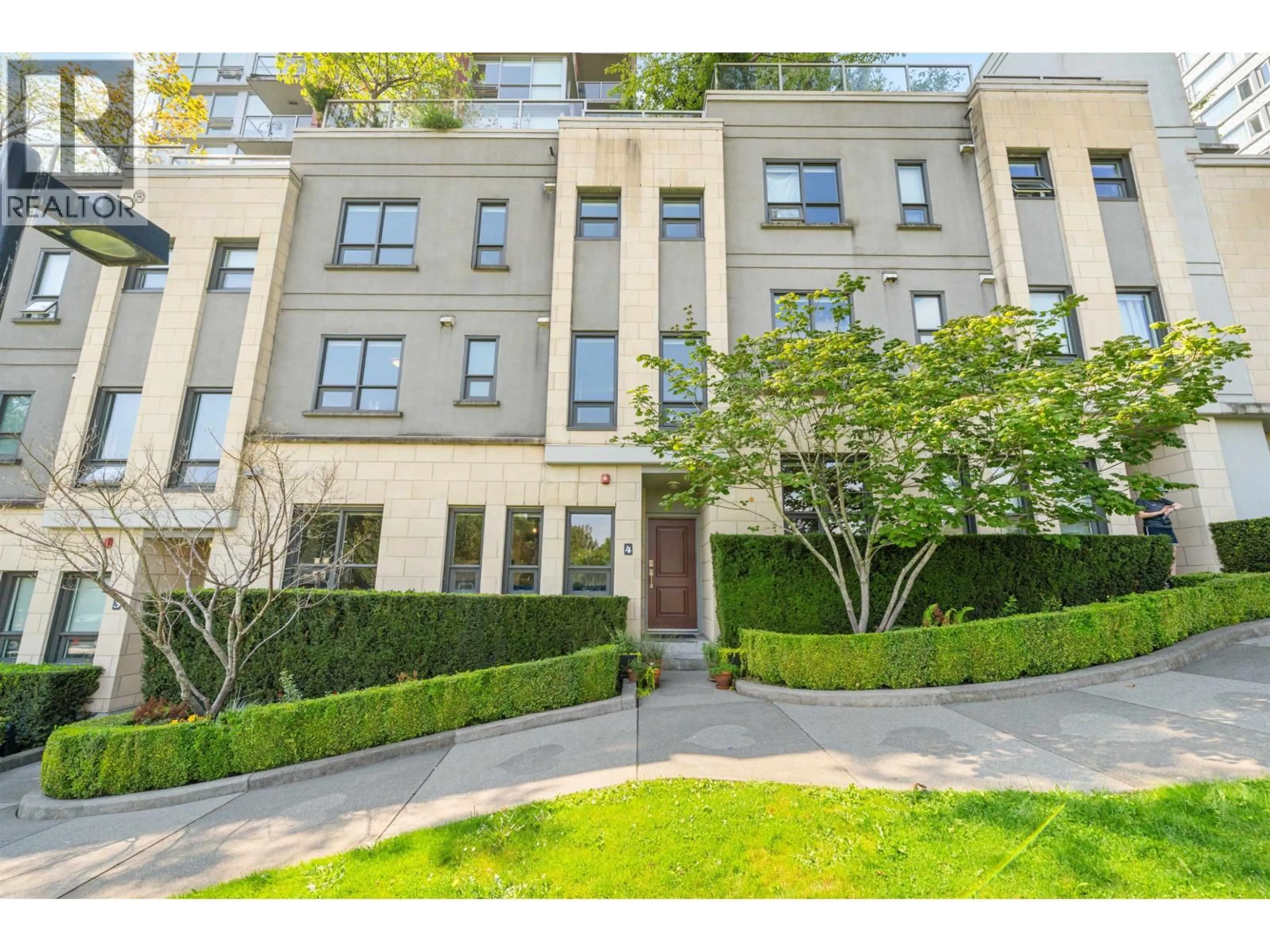 A pic from outside/outdoor area/front of a property/back of a property/a pic from drone, street for TH4 - 125 COLUMBIA STREET, New Westminster British Columbia V3L0G8